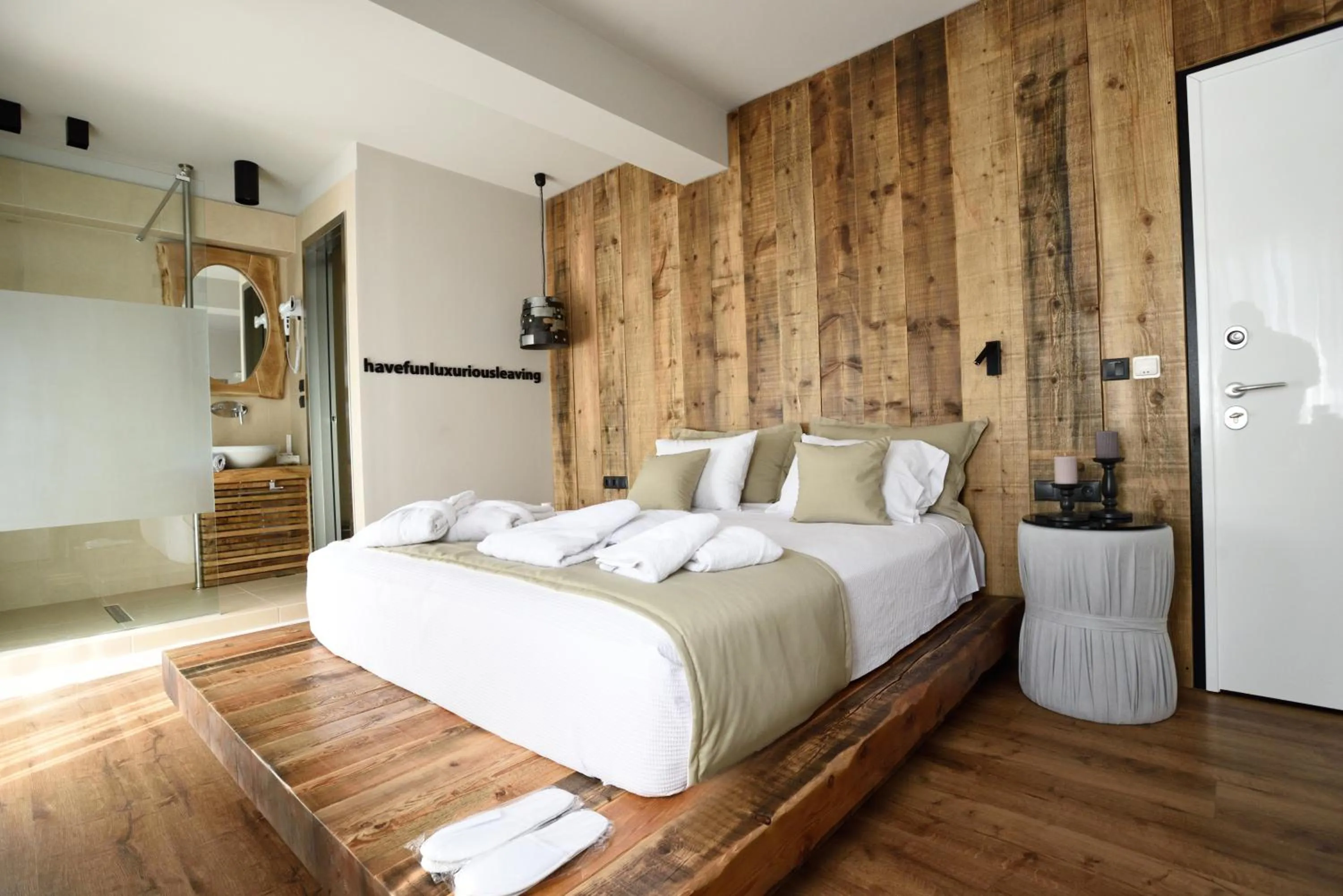 Bed in Magnifique Luxury Suites