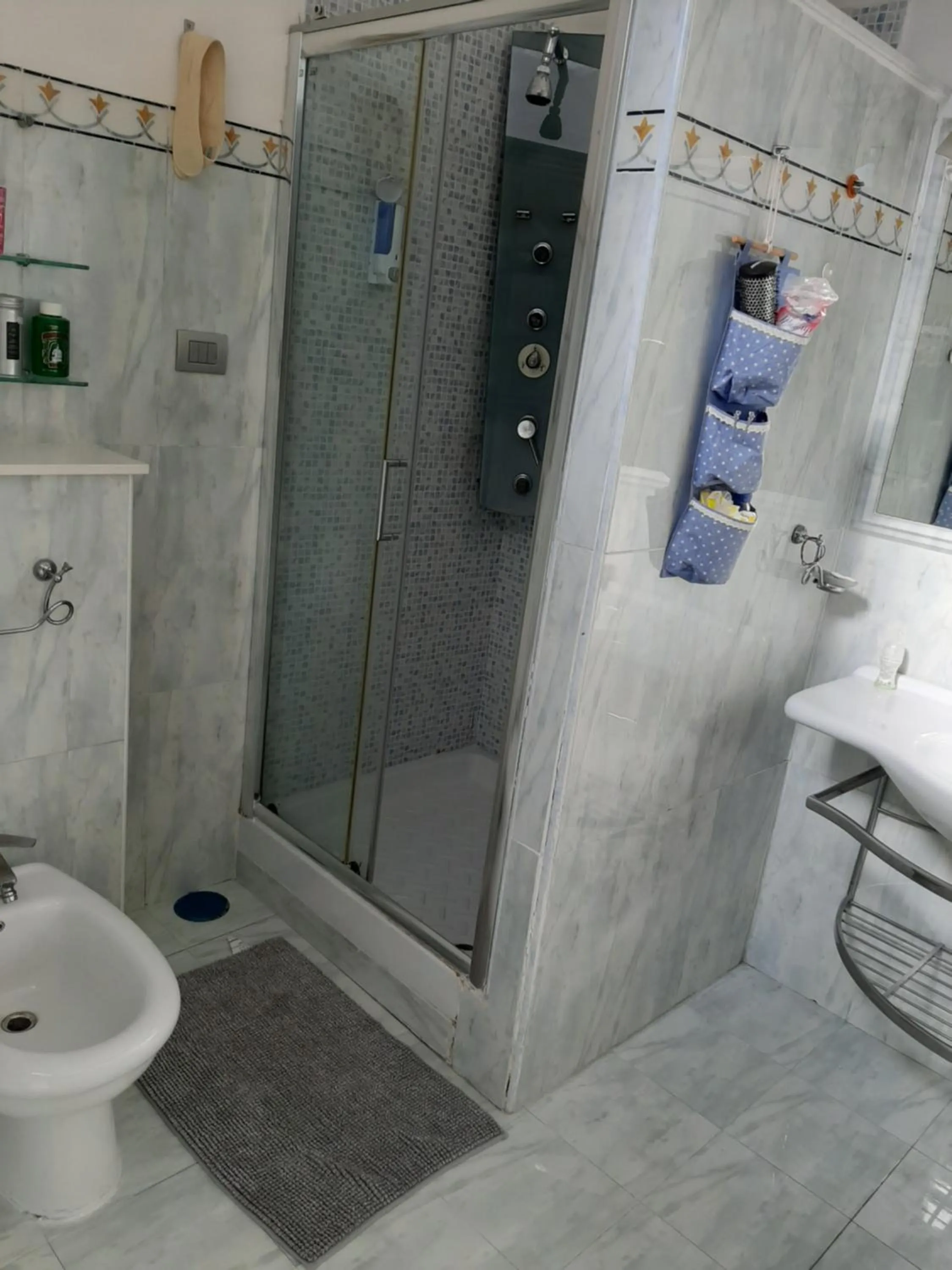 Shower in Beautiful beb