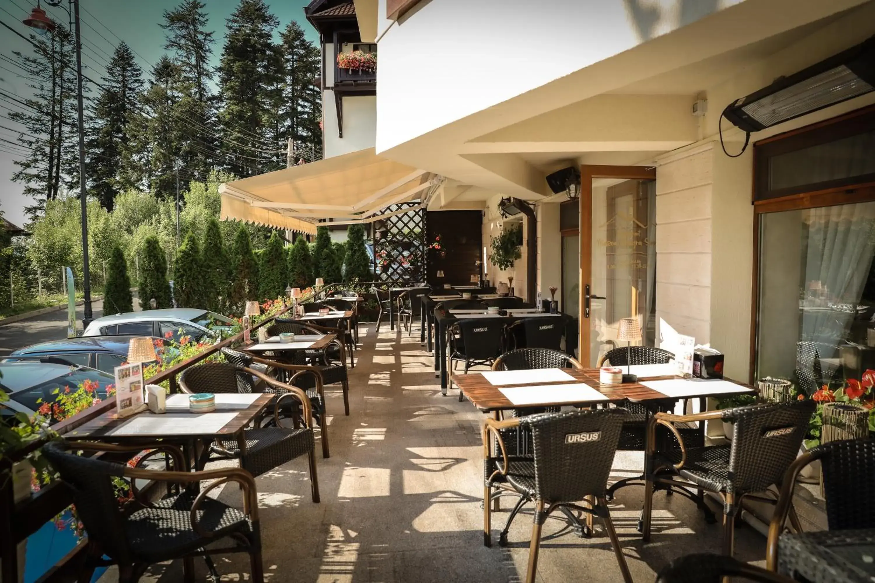 Restaurant/places to eat in Hotel Marea Neagra Restaurant/places to eat in Hotel Marea Neagra