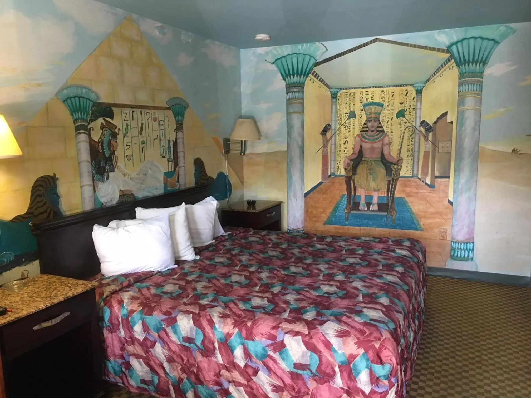 Bed in Deluxe Inn