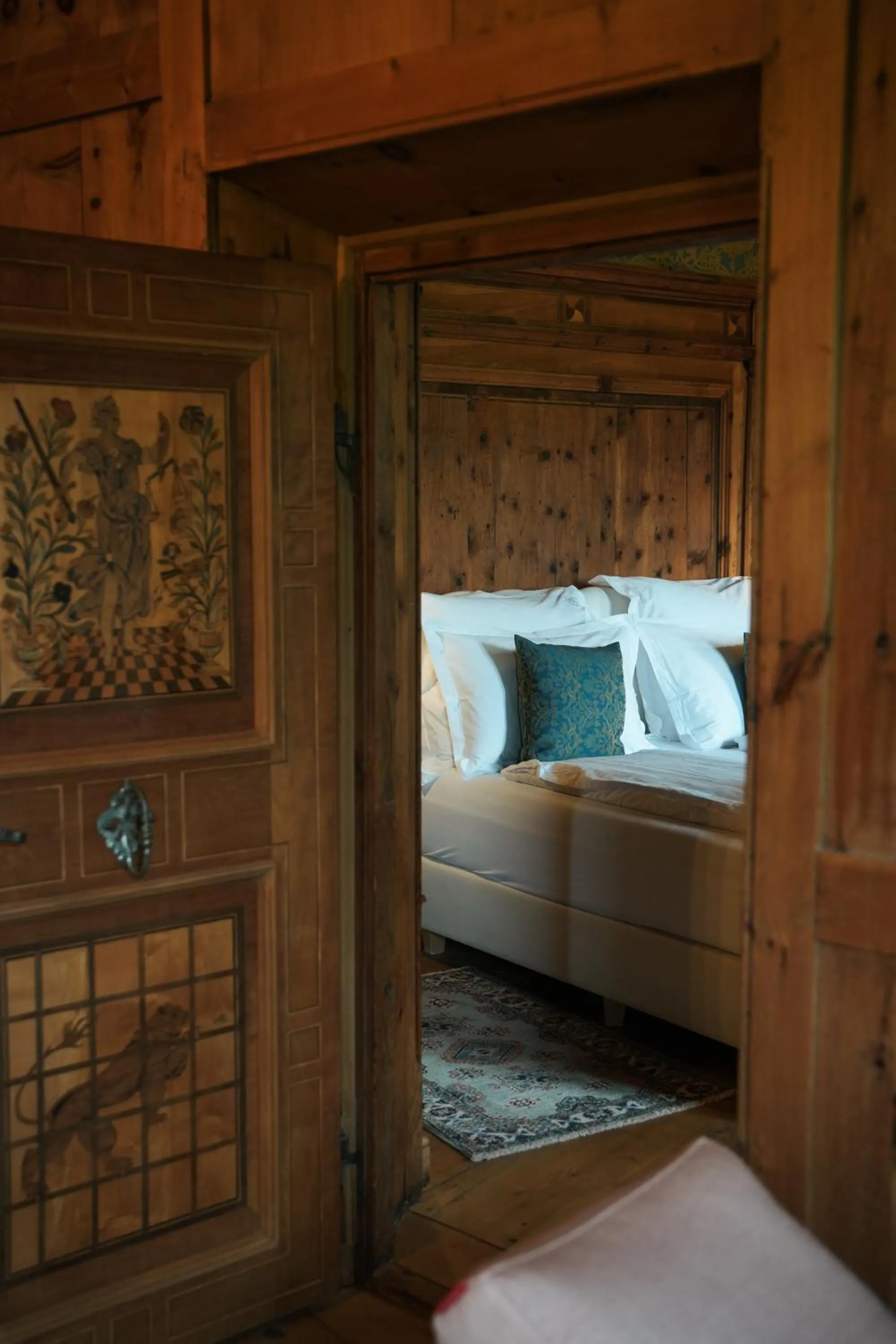 Photo of the whole room, Bed in Schloss Freudenstein