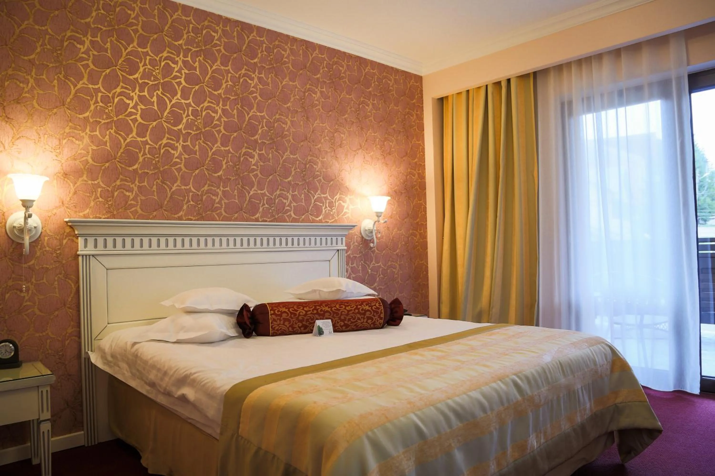 Bed in Hotel Foisorul cu Flori