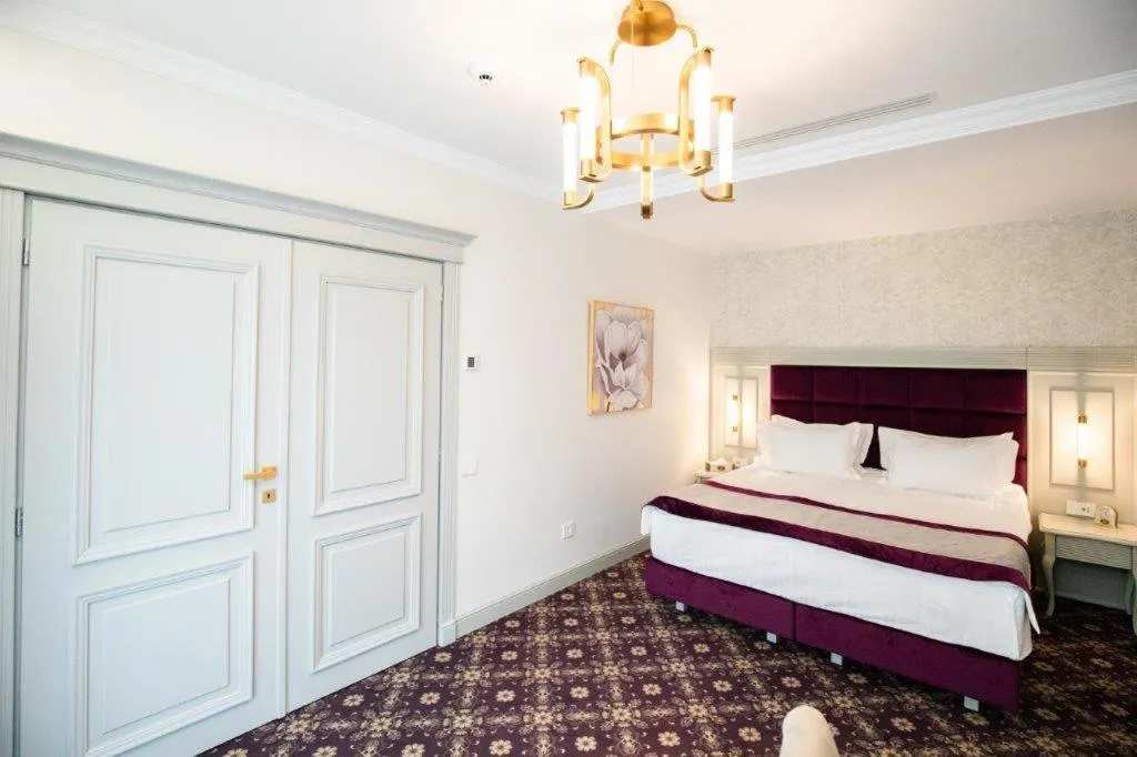 Bed in Hotel Foisorul cu Flori