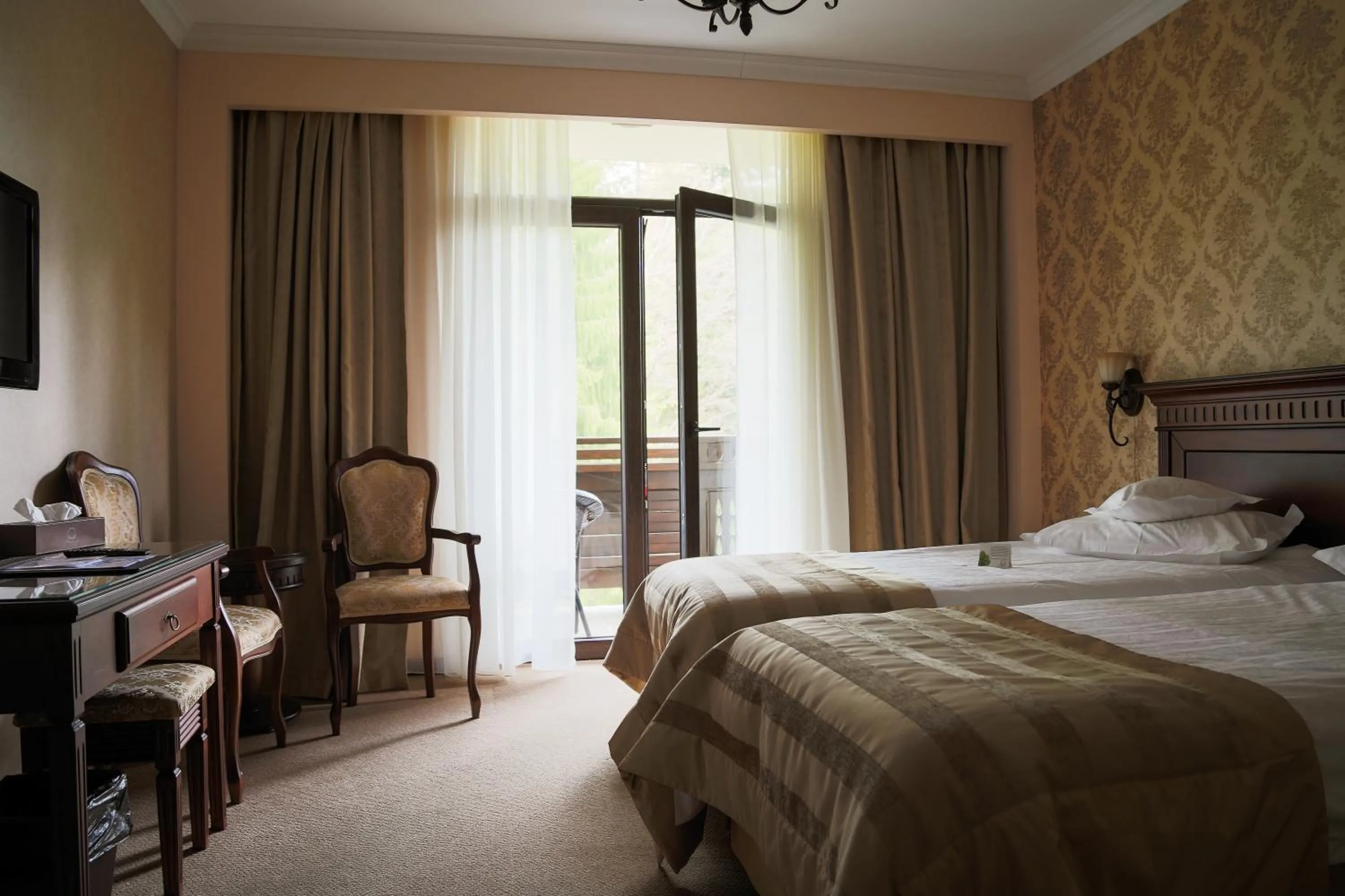 Photo of the whole room, Bed in Hotel Foisorul cu Flori