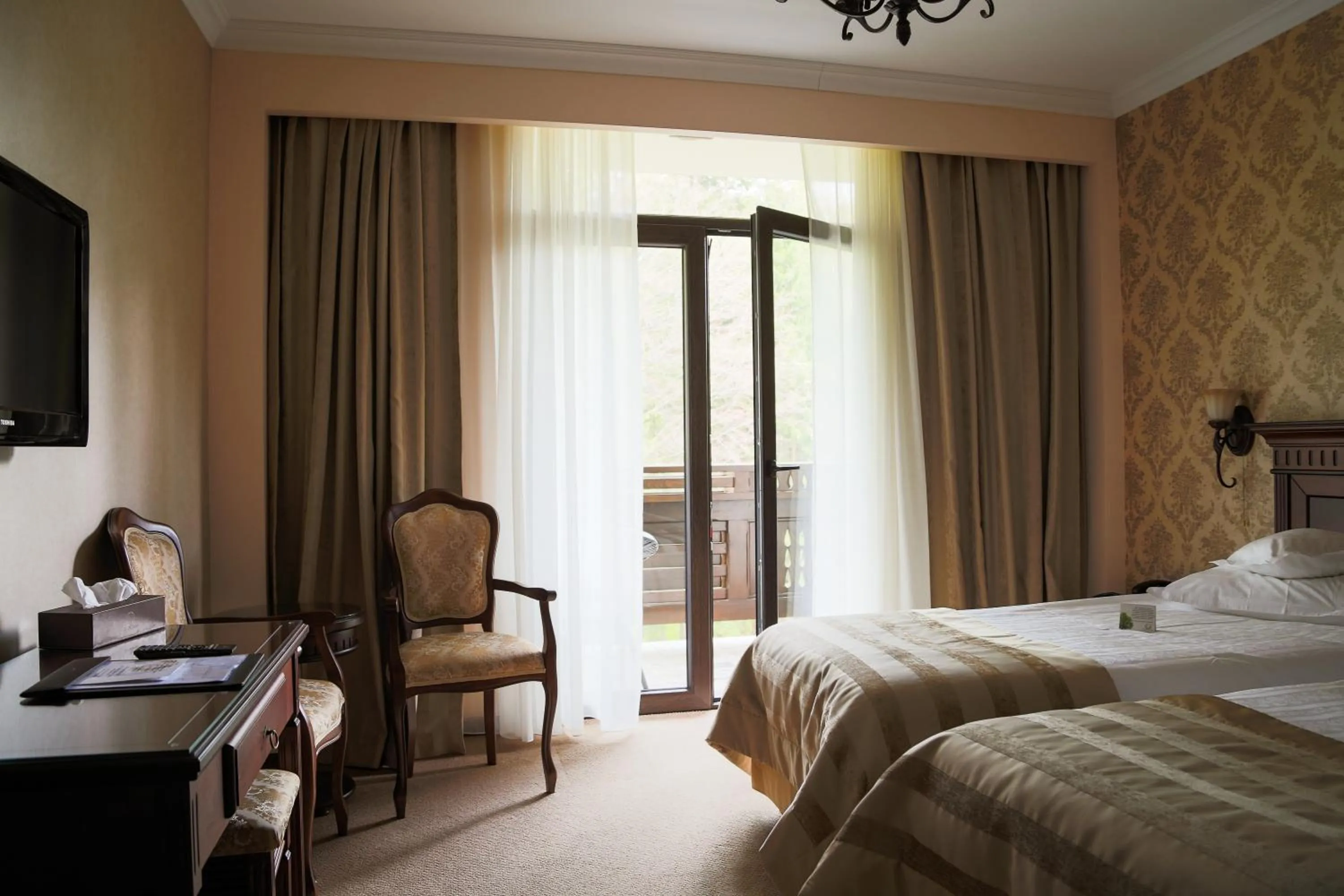 Photo of the whole room, Bed in Hotel Foisorul cu Flori