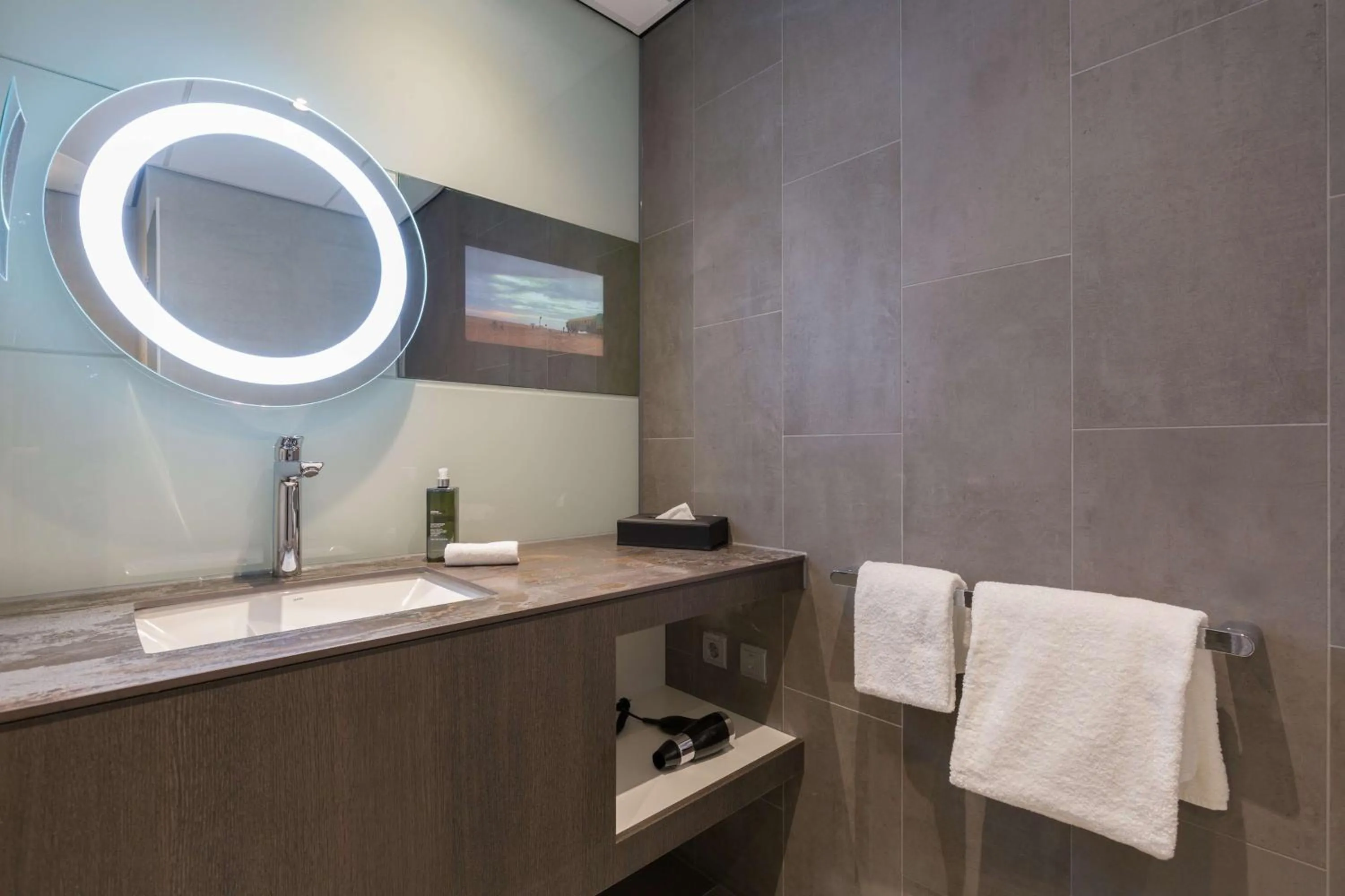 Photo of the whole room in Postillion Hotel Amsterdam