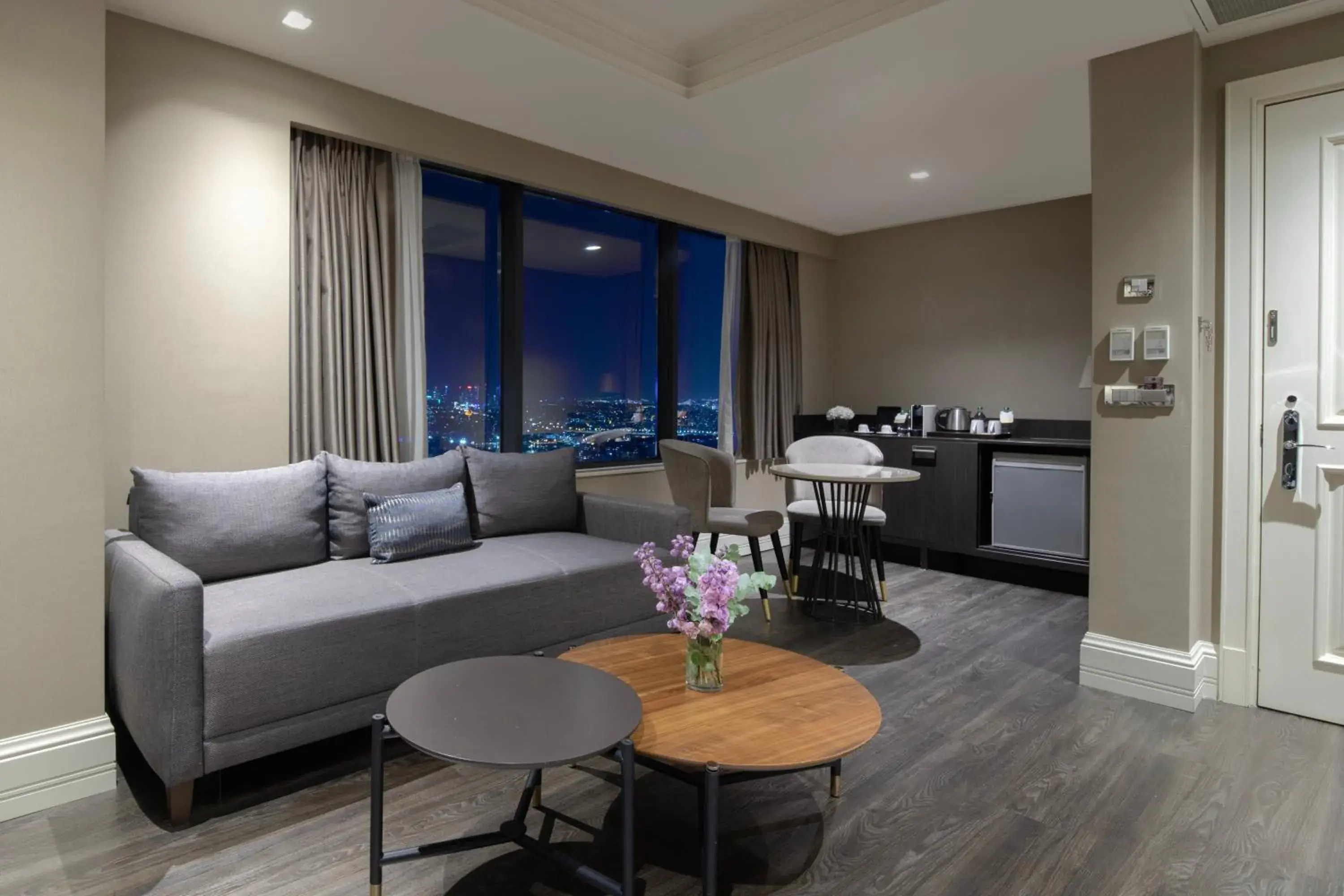 Living room in Windsor Hotel & Convention Center Istanbul Living room in Windsor Hotel & Convention Center Istanbul