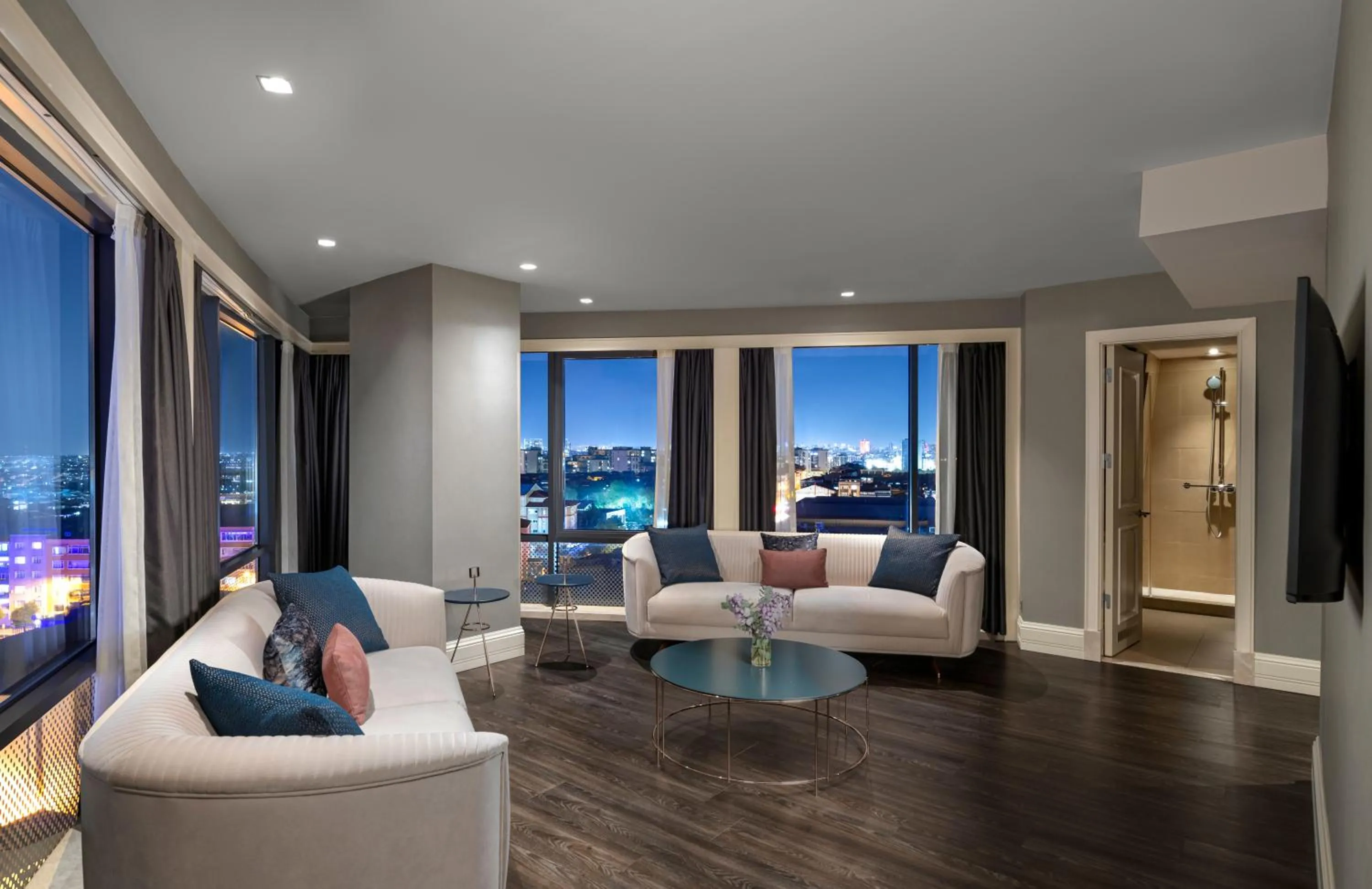 Living room in Windsor Hotel & Convention Center Istanbul