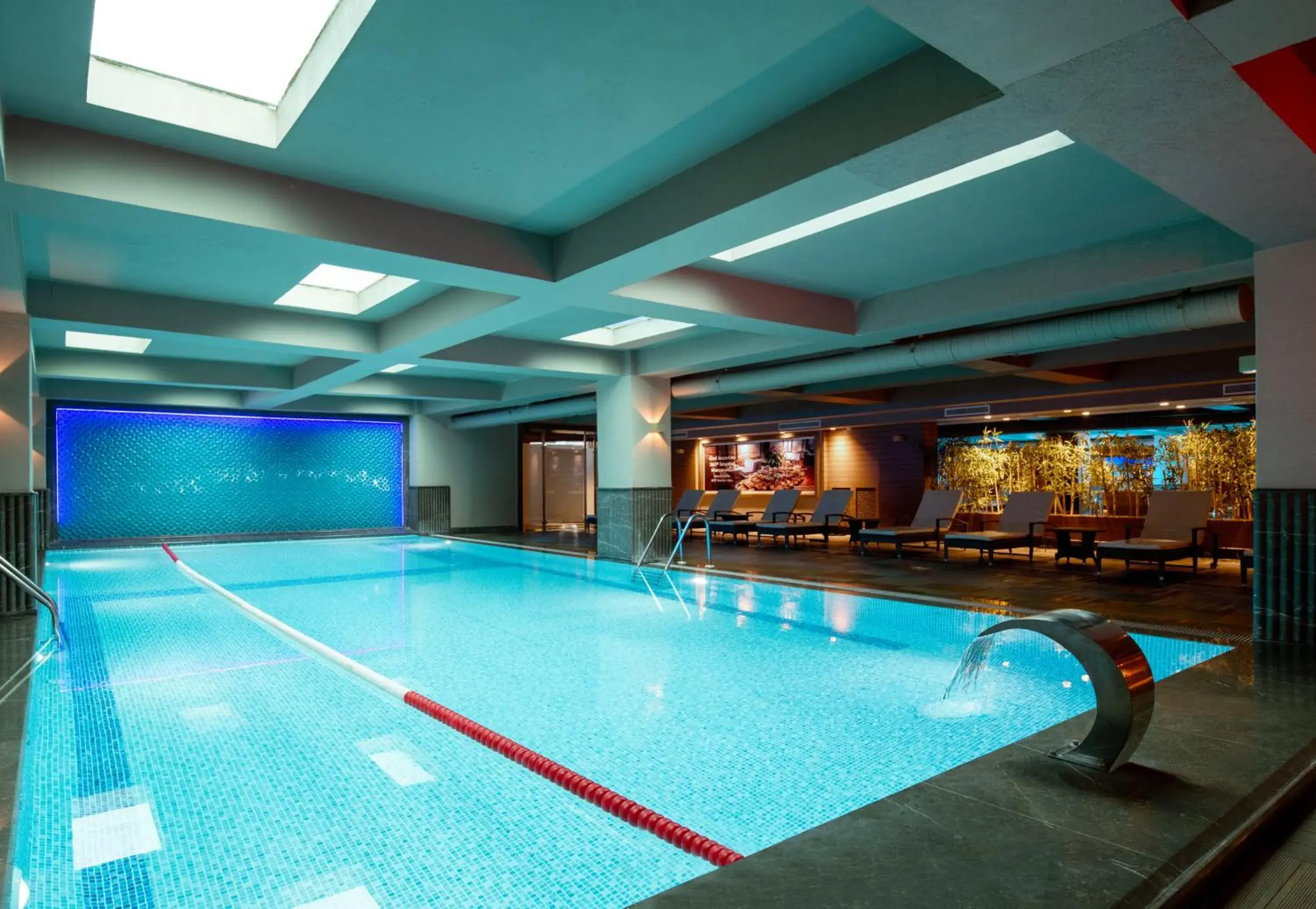 Swimming pool in Windsor Hotel & Convention Center Istanbul Swimming pool in Windsor Hotel & Convention Center Istanbul