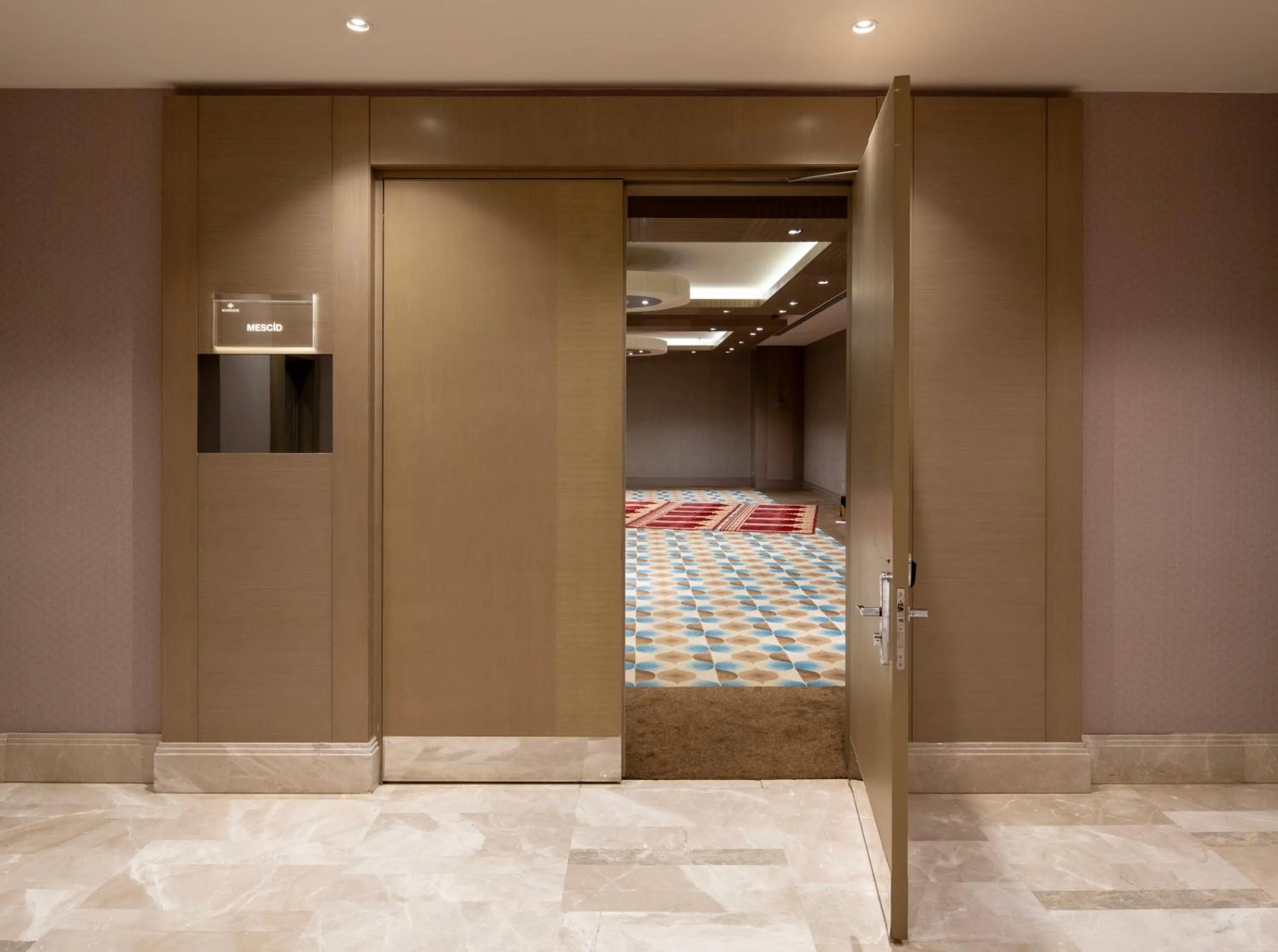 Meeting/conference room, Bed in Windsor Hotel & Convention Center Istanbul