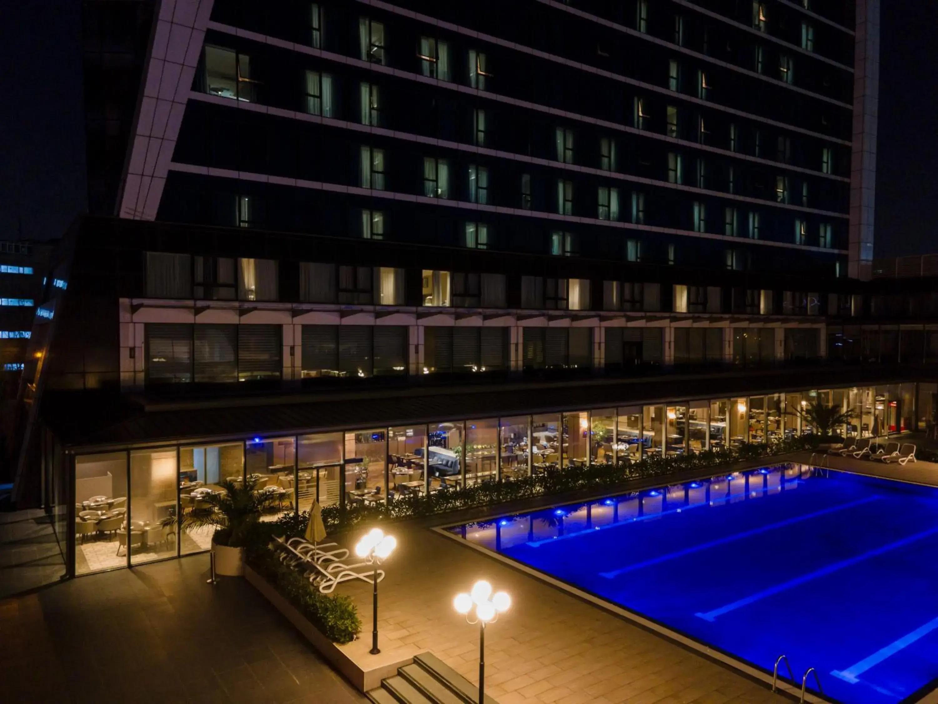 Pool view in Windsor Hotel & Convention Center Istanbul Pool view in Windsor Hotel & Convention Center Istanbul