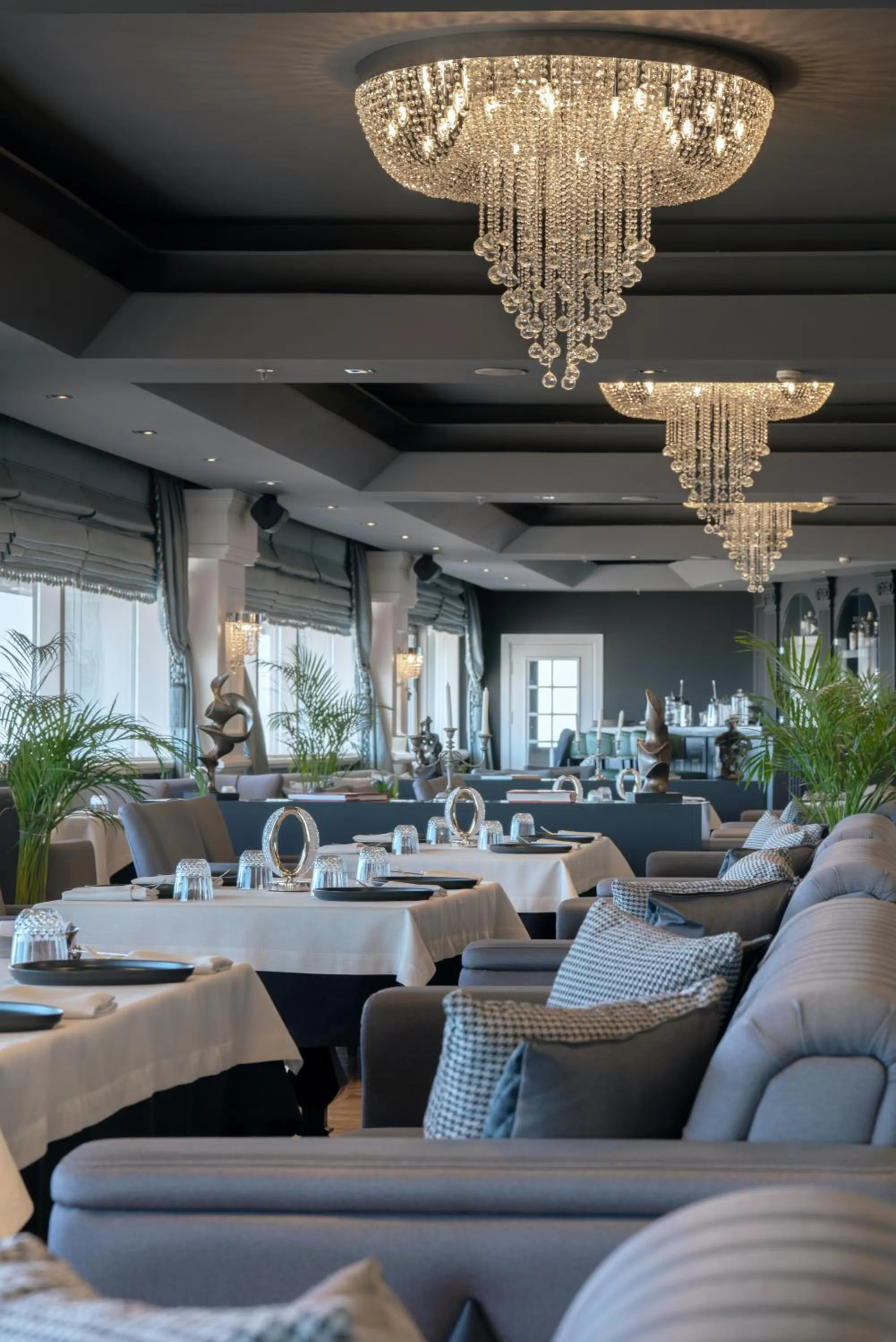 Restaurant/places to eat in Windsor Hotel & Convention Center Istanbul