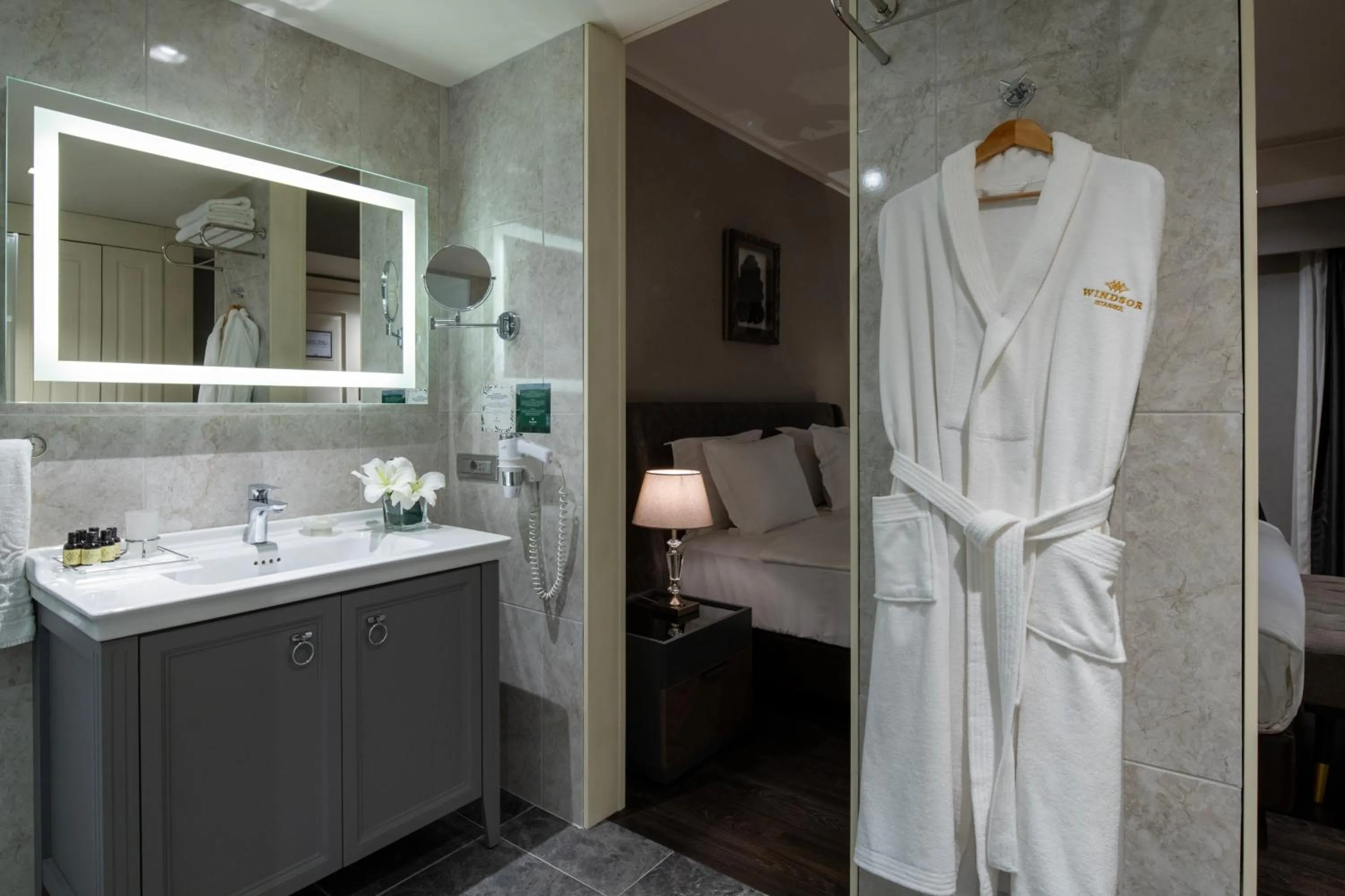 Shower in Windsor Hotel & Convention Center Istanbul