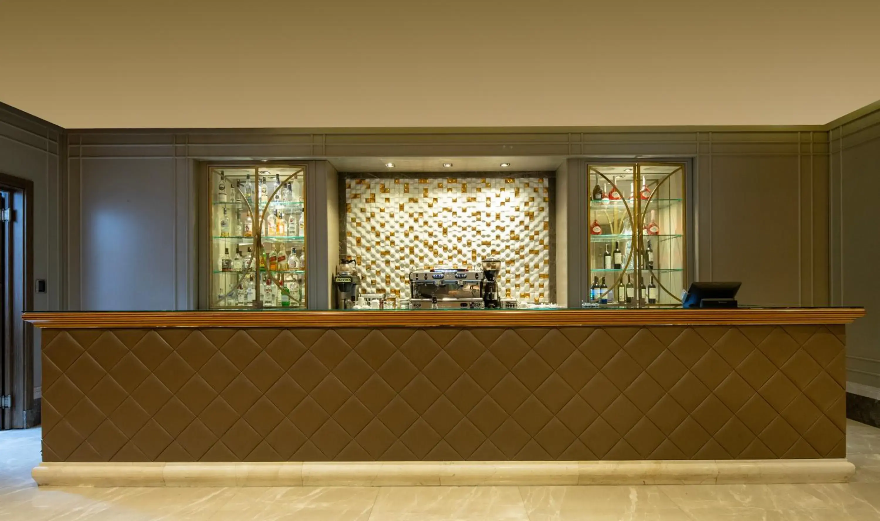 Lounge or bar in Windsor Hotel & Convention Center Istanbul Lounge or bar in Windsor Hotel & Convention Center Istanbul