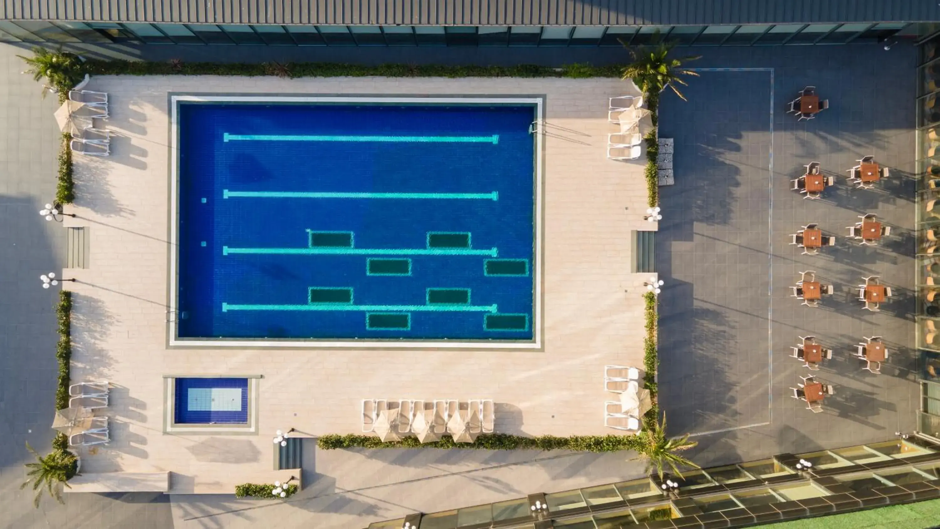 Pool view in Windsor Hotel & Convention Center Istanbul Pool view in Windsor Hotel & Convention Center Istanbul