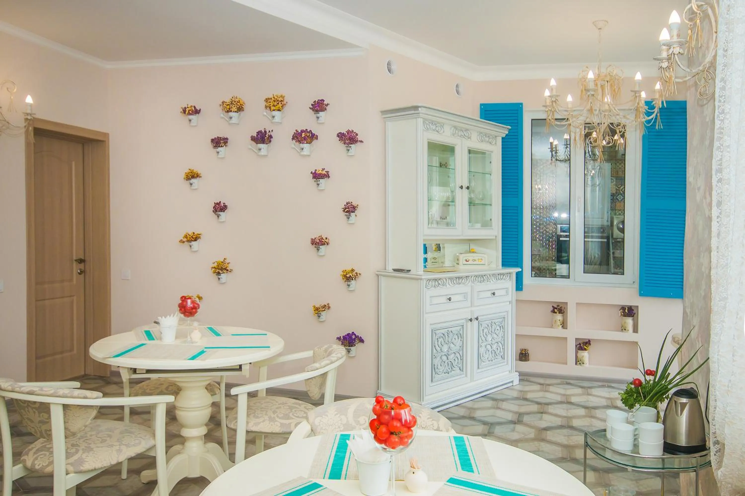 Restaurant/places to eat in Mini Hotel Ryleev
