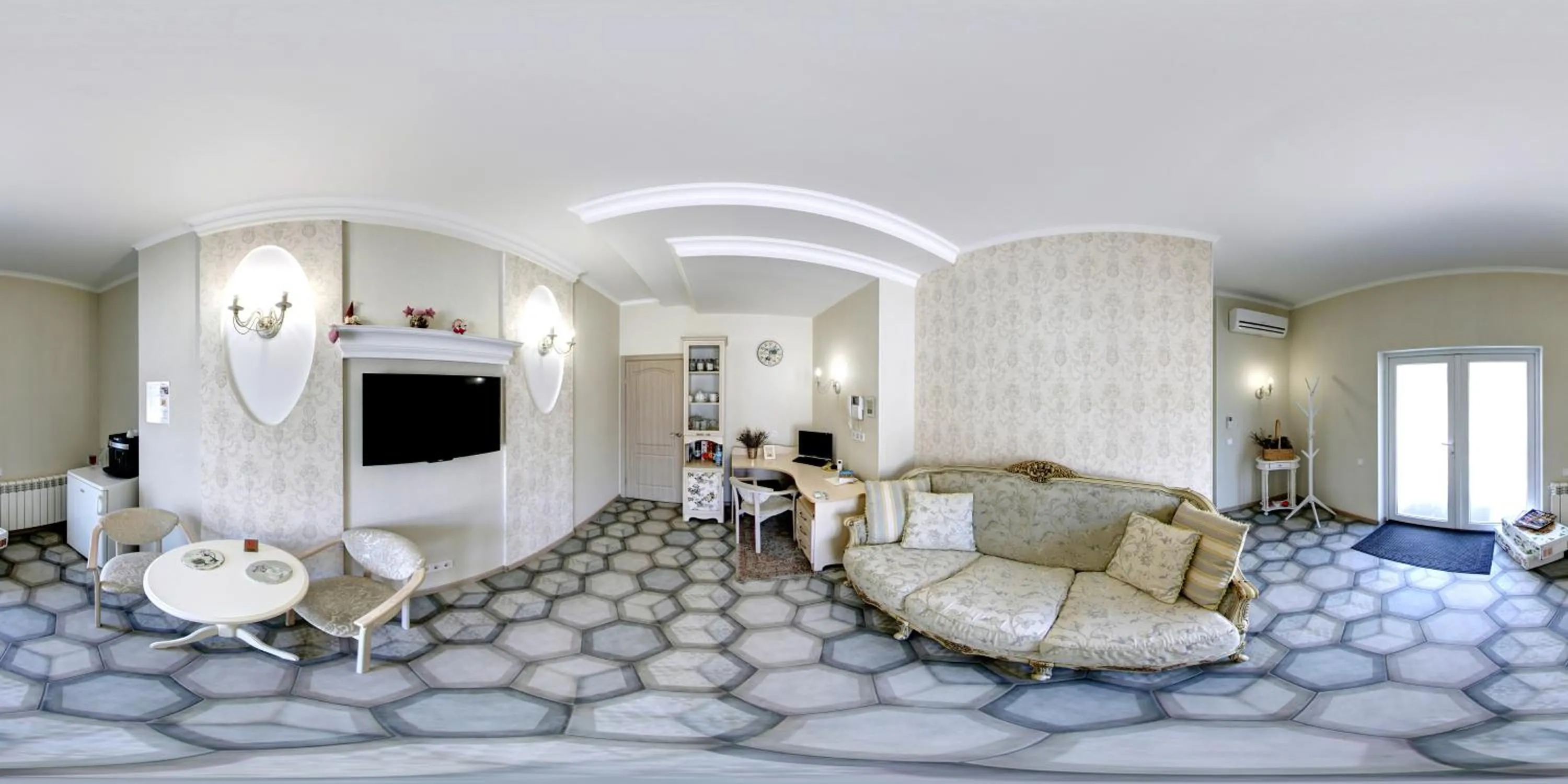 Communal lounge/ TV room in Mini Hotel Ryleev