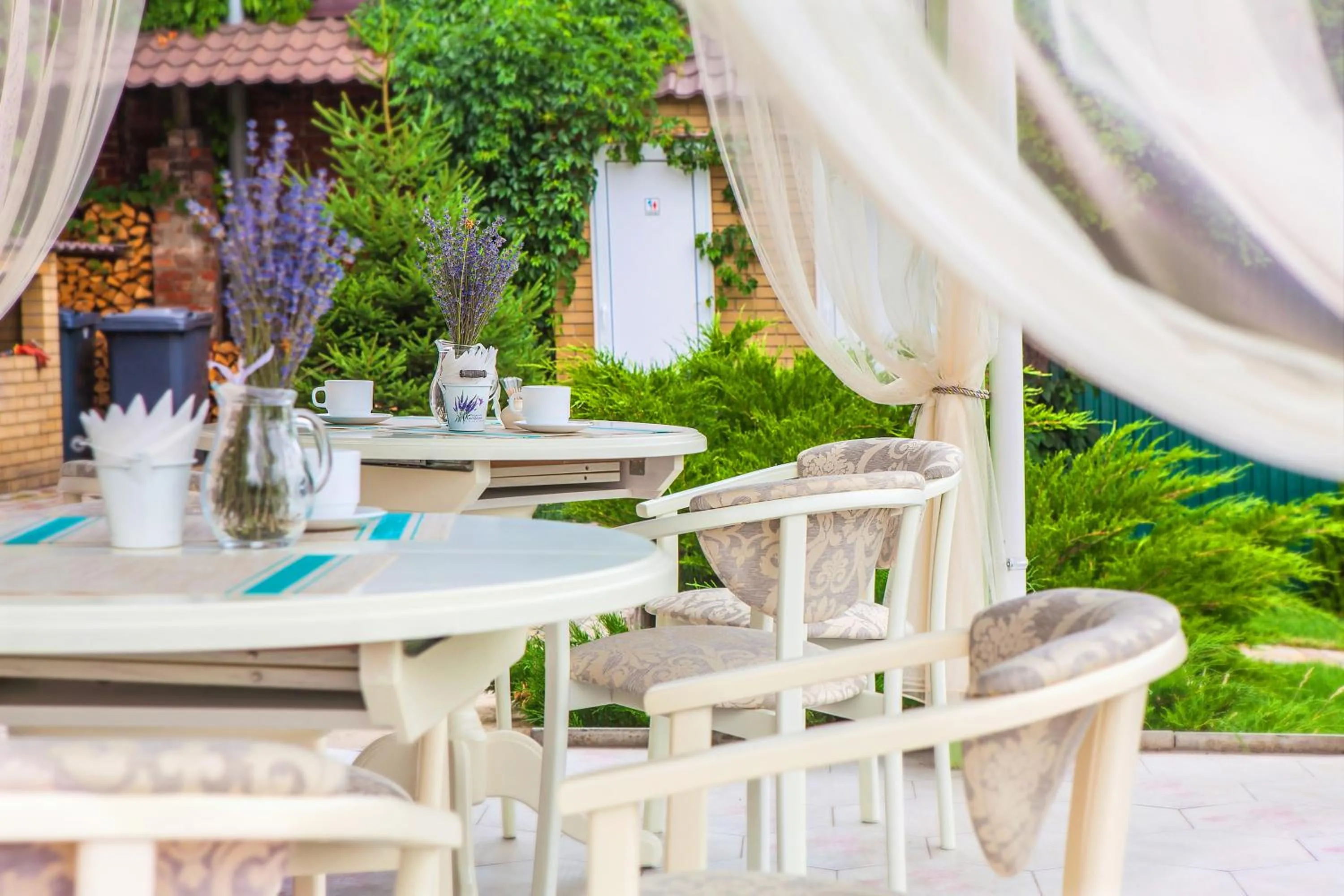 Restaurant/places to eat in Mini Hotel Ryleev