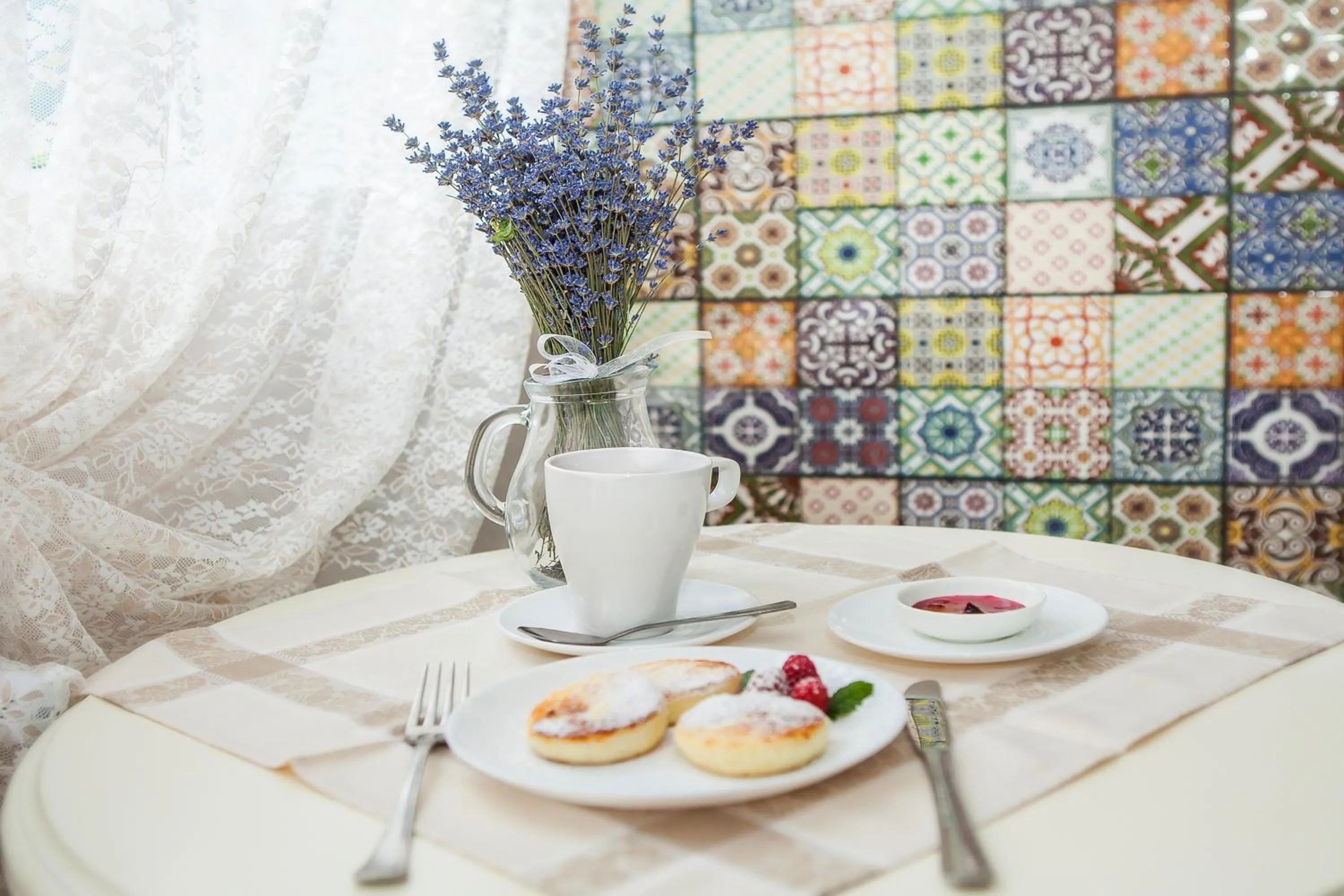 Restaurant/places to eat in Mini Hotel Ryleev