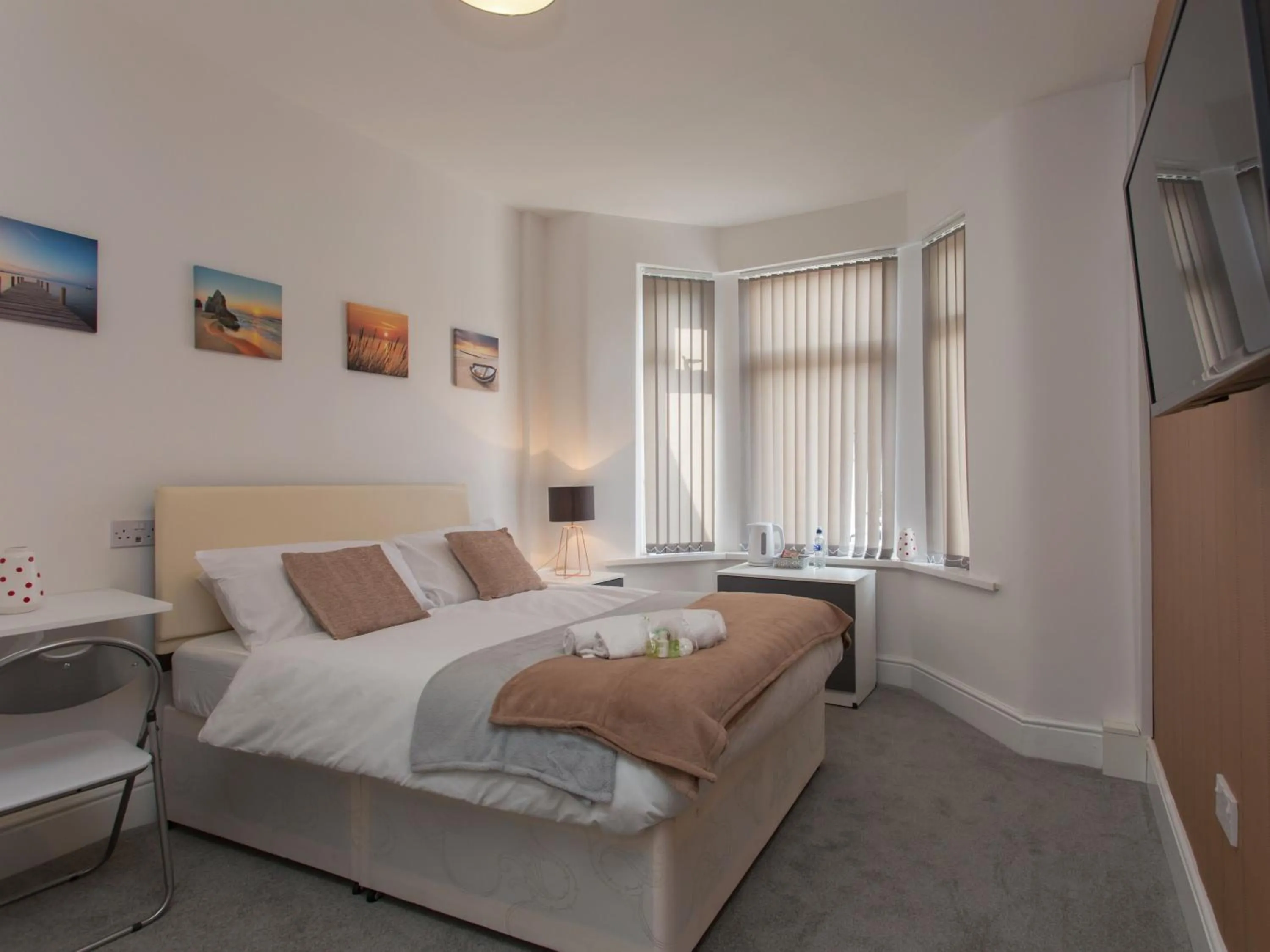 Bedroom, Bed in Crewe Rooms Westminster Street