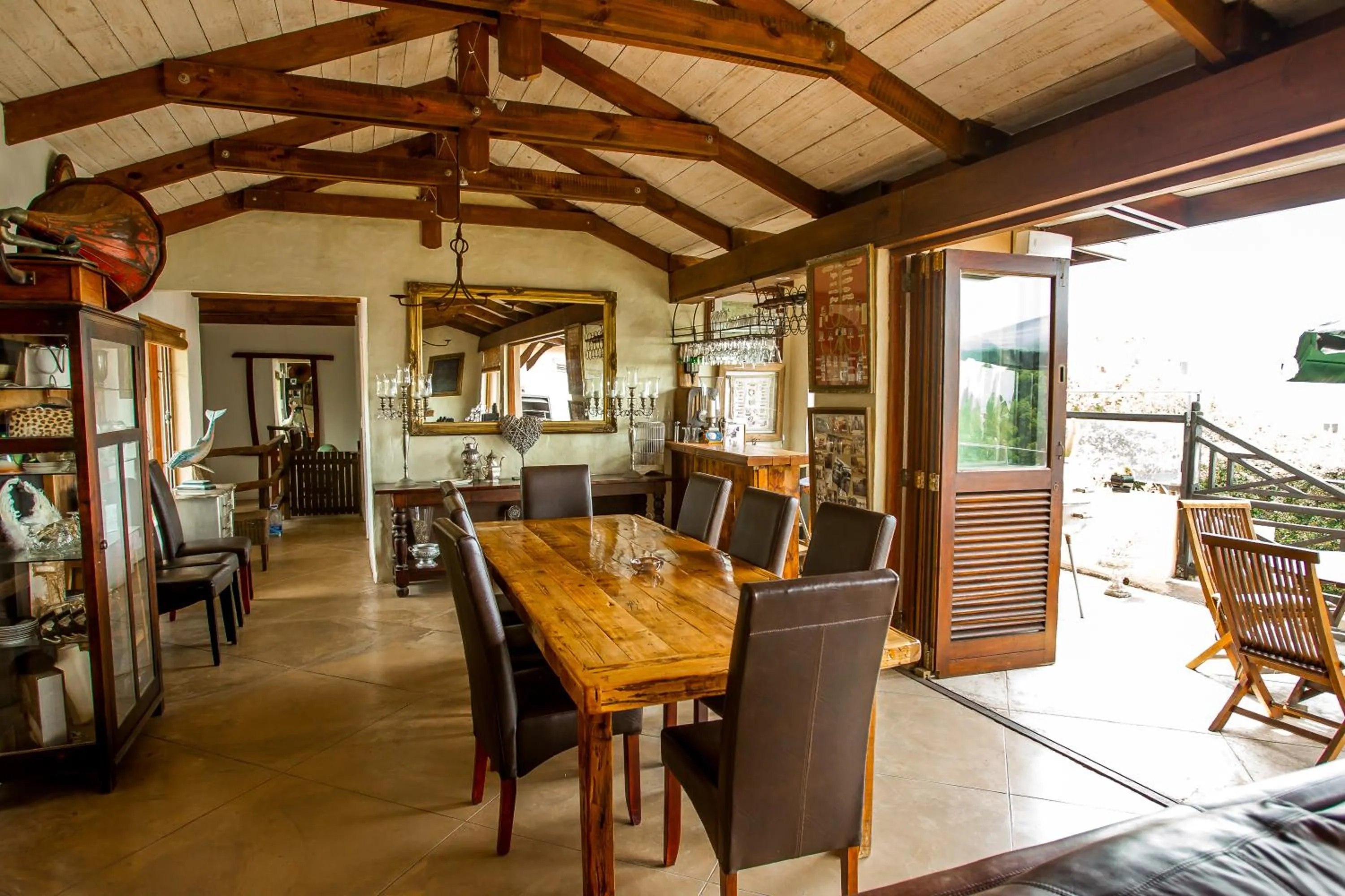 Communal lounge/ TV room in A Whale of a View Bed & Breakfast