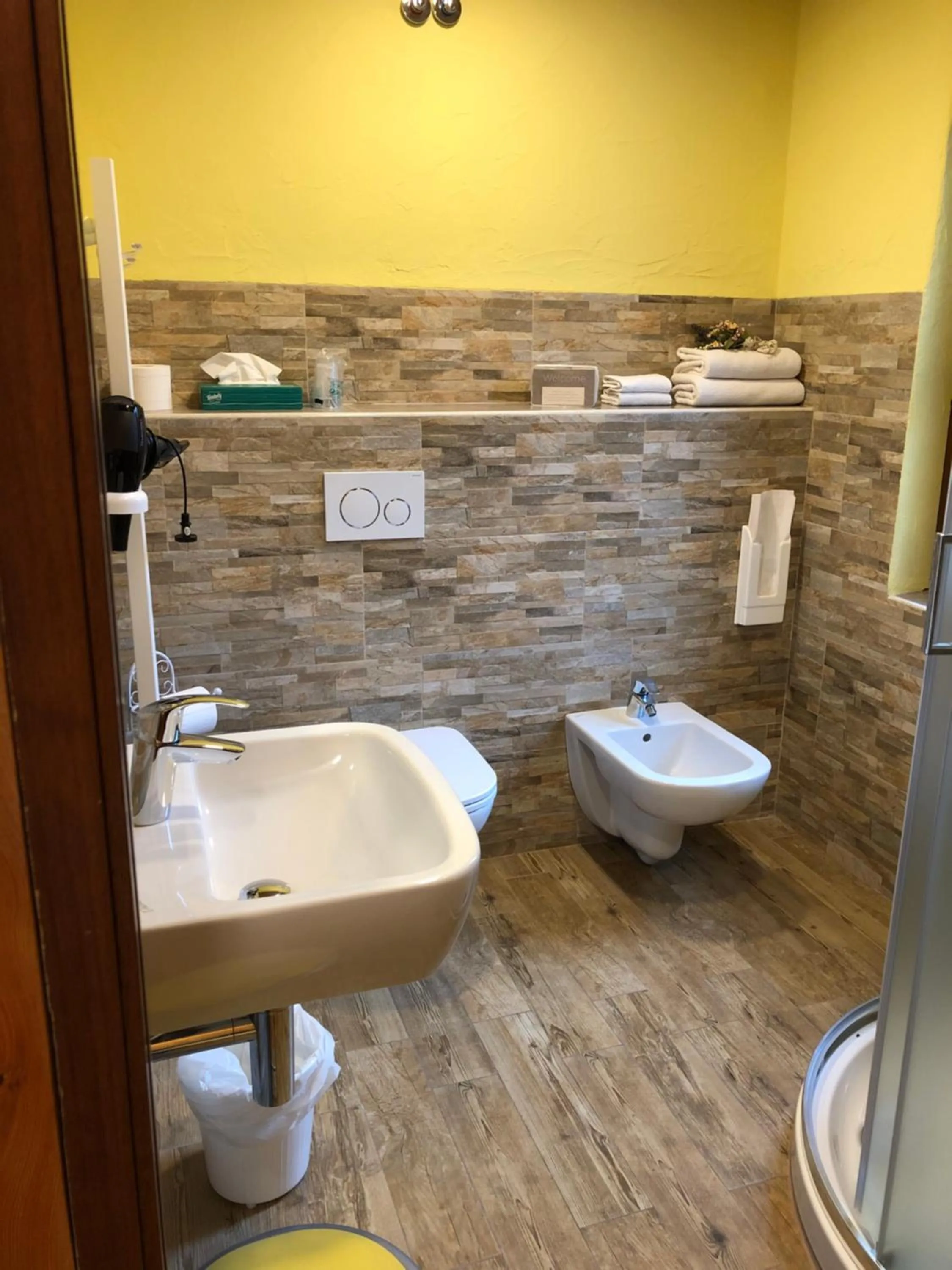 Bathroom in Hotel Flora Alpina