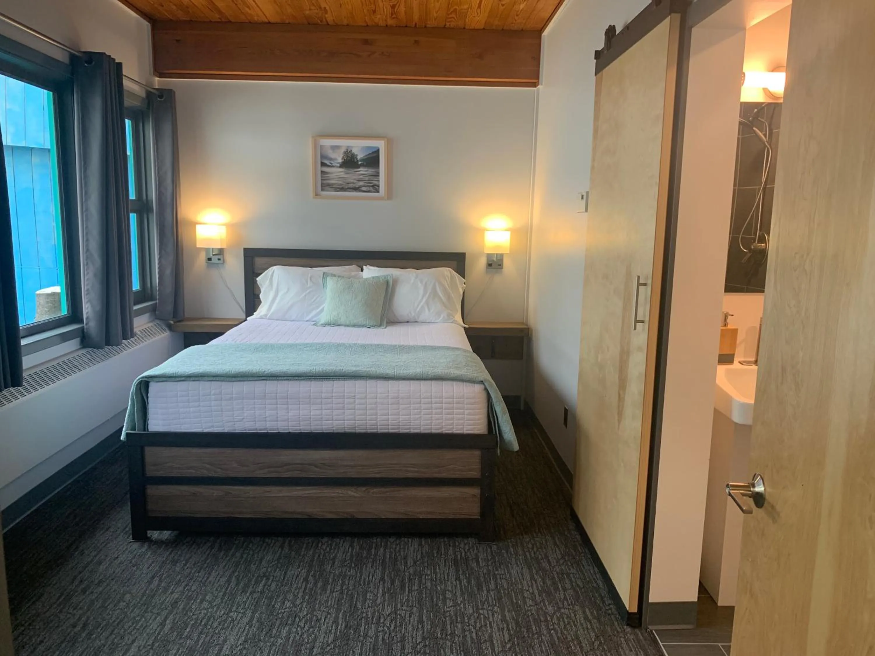 Bed in Seward Adventure Lodge