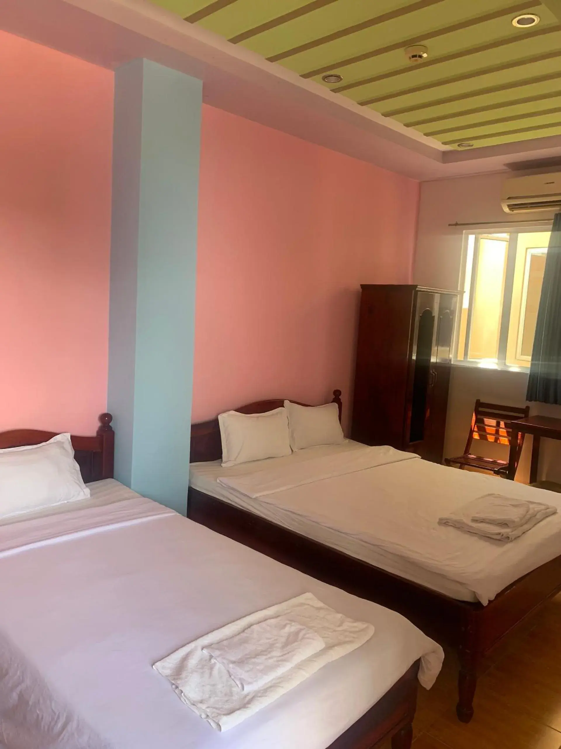 Bedroom, Bed in Hoang Hai Dang 1 Hotel Bedroom, Bed in Hoang Hai Dang 1 Hotel