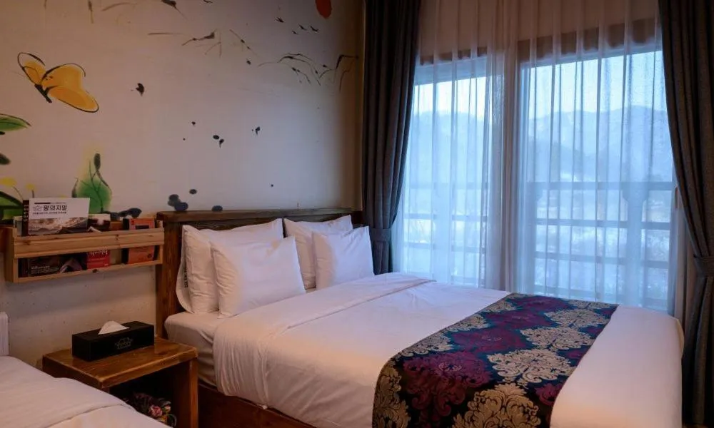 Bed in Jeonju Wangyijimil Hanok Hotel