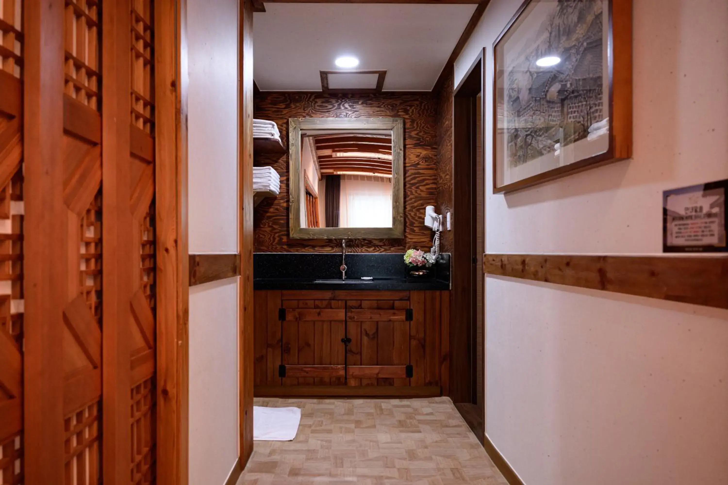 Toilet, Kitchen/Kitchenette in Royal Room of King Hotel