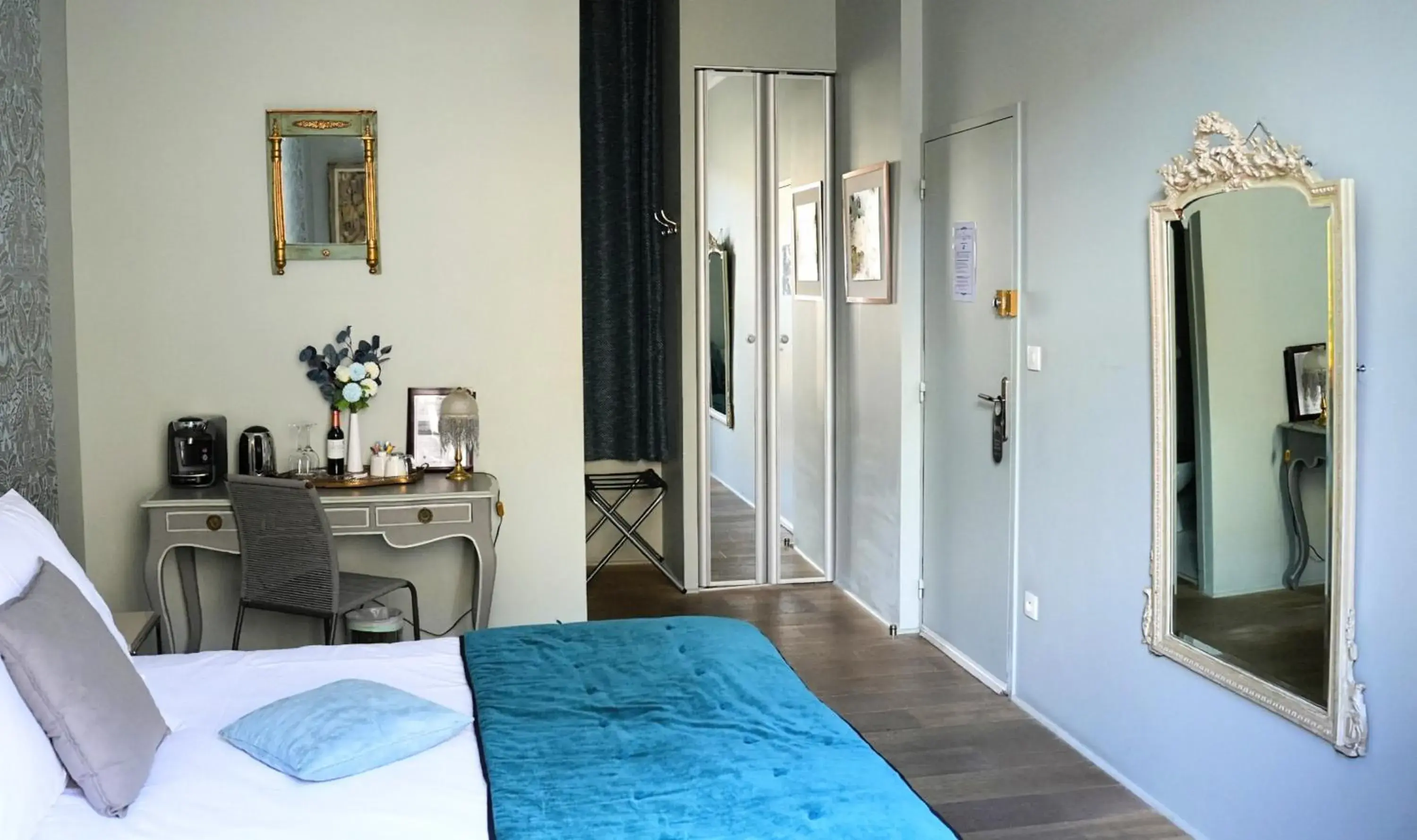 Deluxe Double Room - single occupancy in Au Coeur de Bordeaux B&B Deluxe Double Room - single occupancy in Au Coeur de Bordeaux B&B