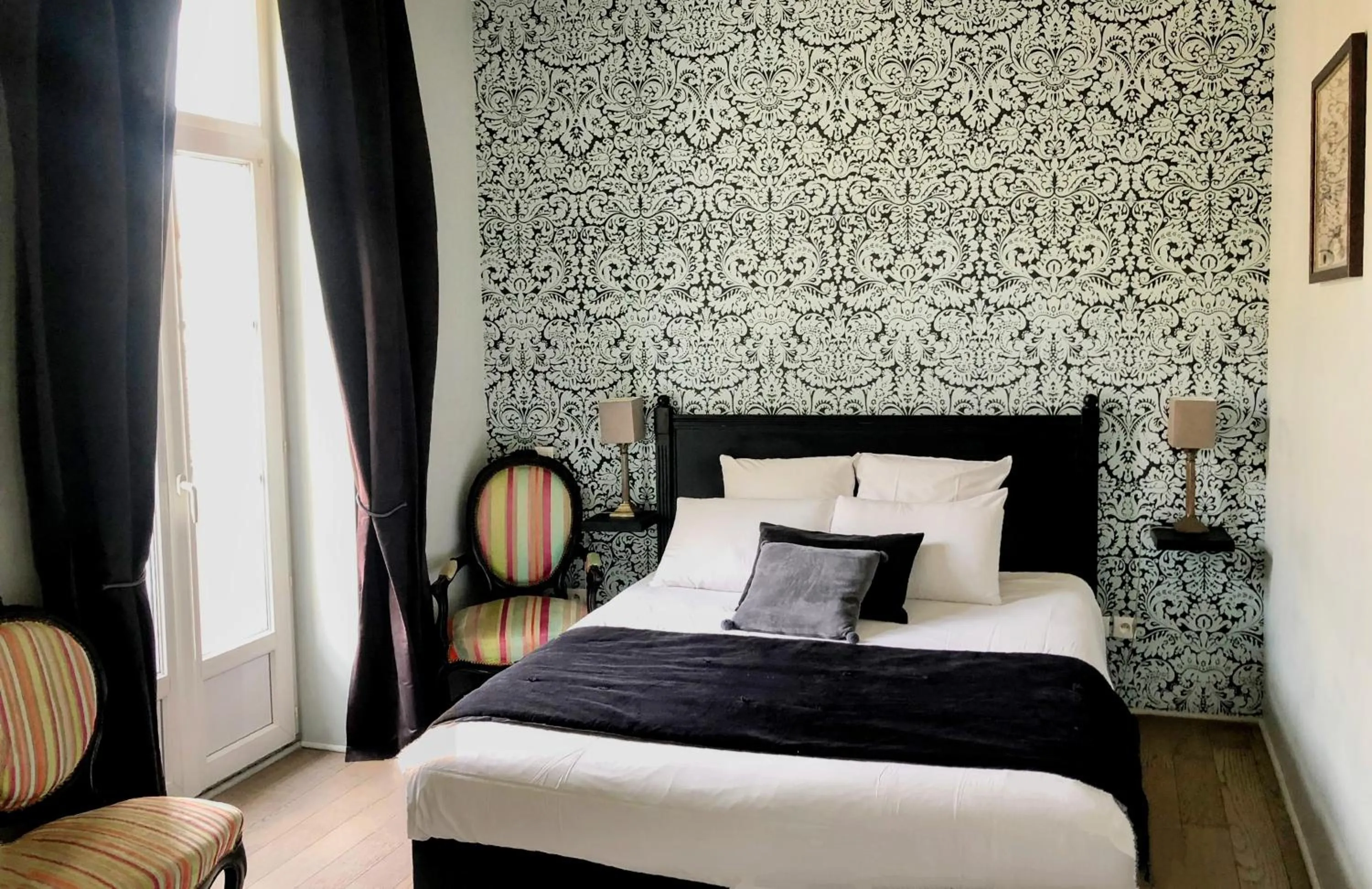 Bedroom, Bed in Au Coeur de Bordeaux B&B