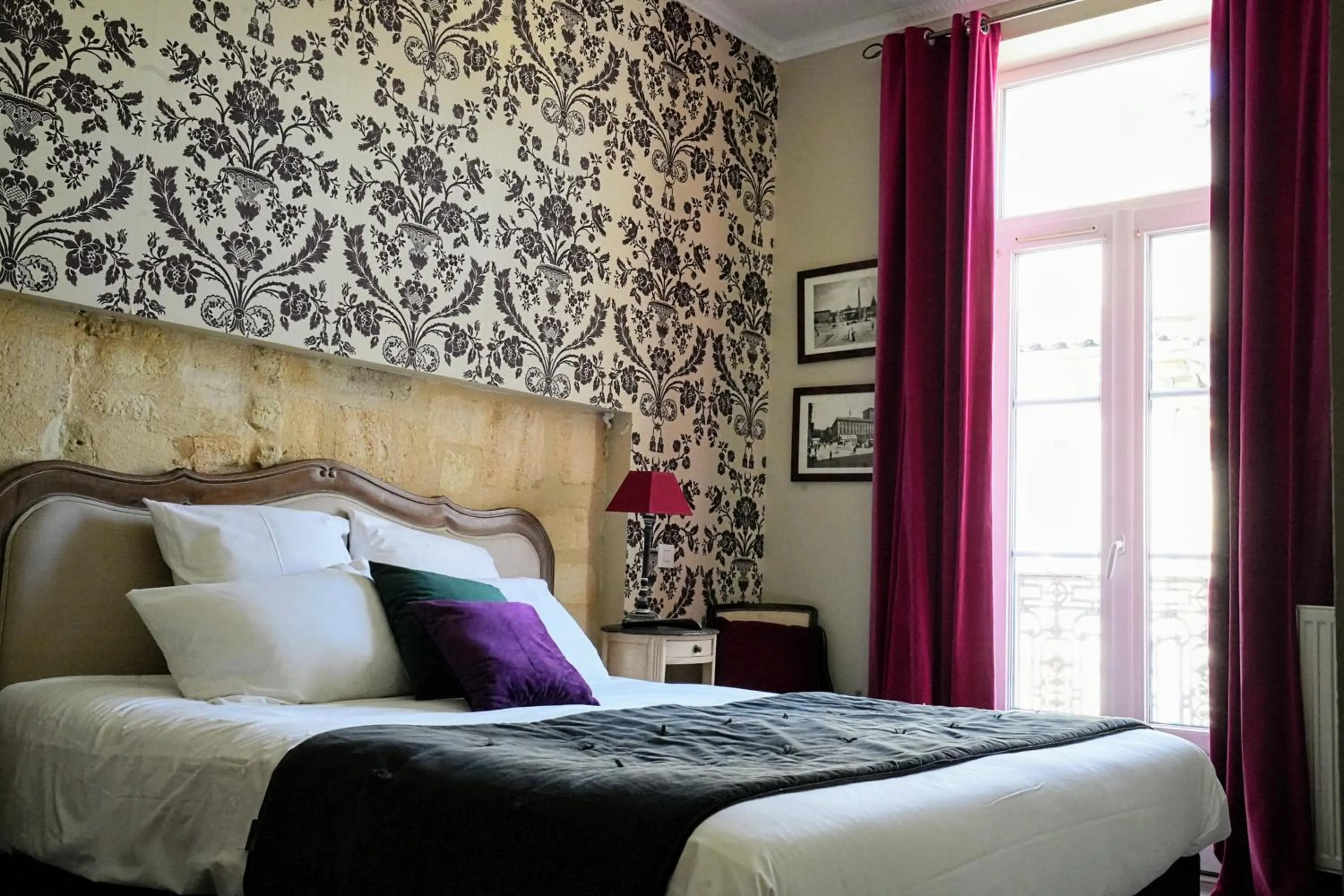 Bedroom, Bed in Au Coeur de Bordeaux B&B