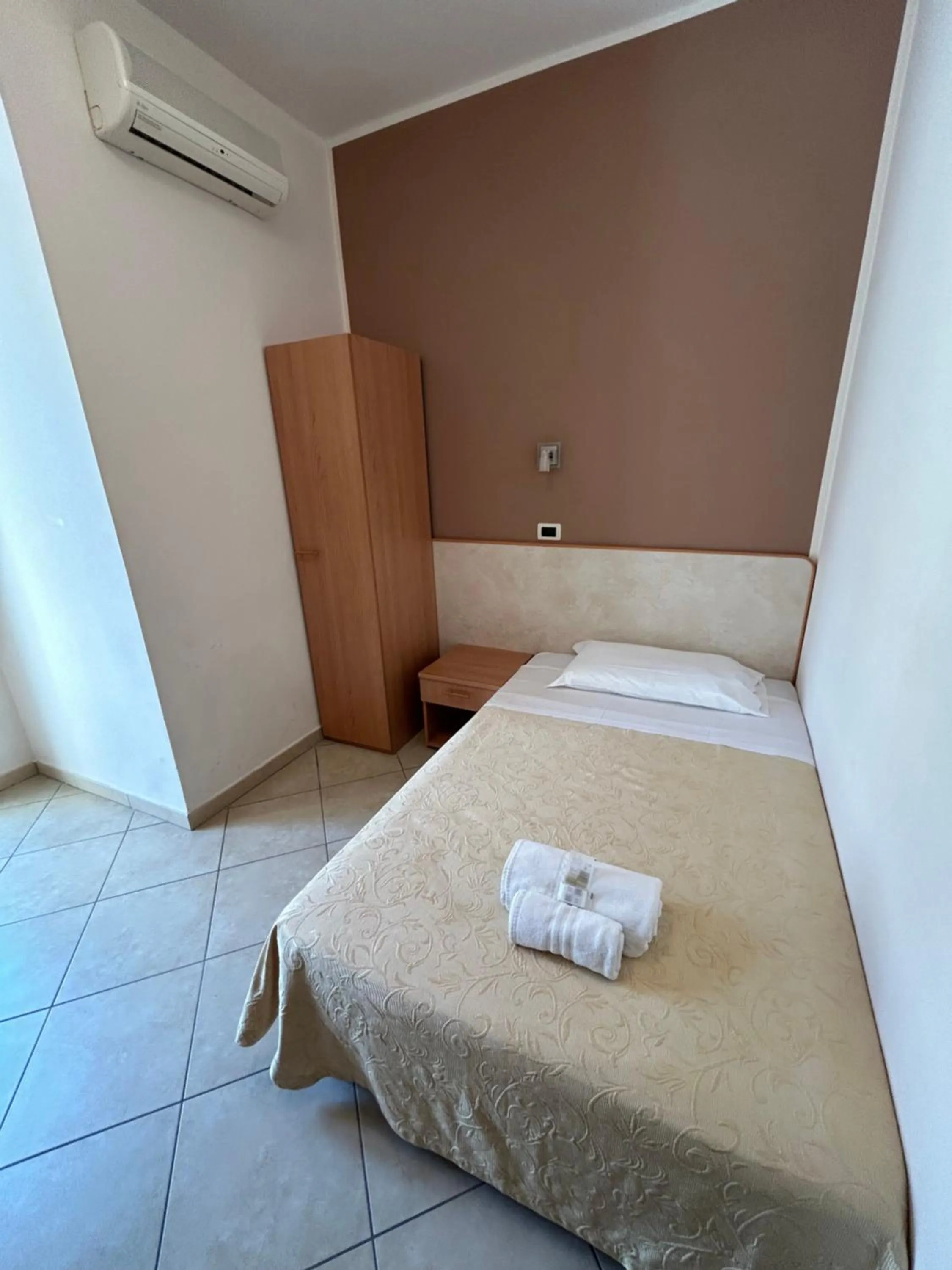 Bed in Hotel Favorita