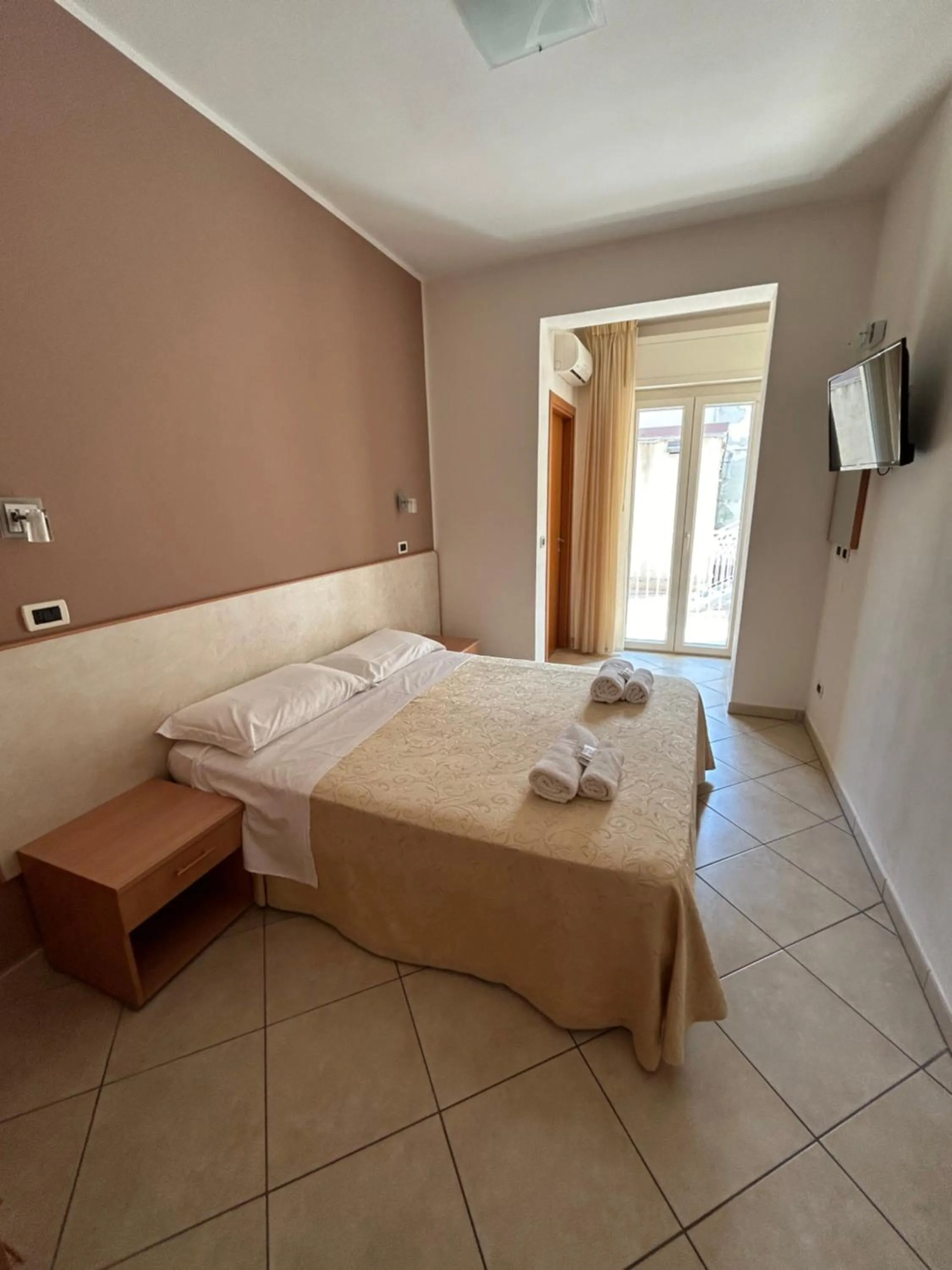 Bed in Hotel Favorita