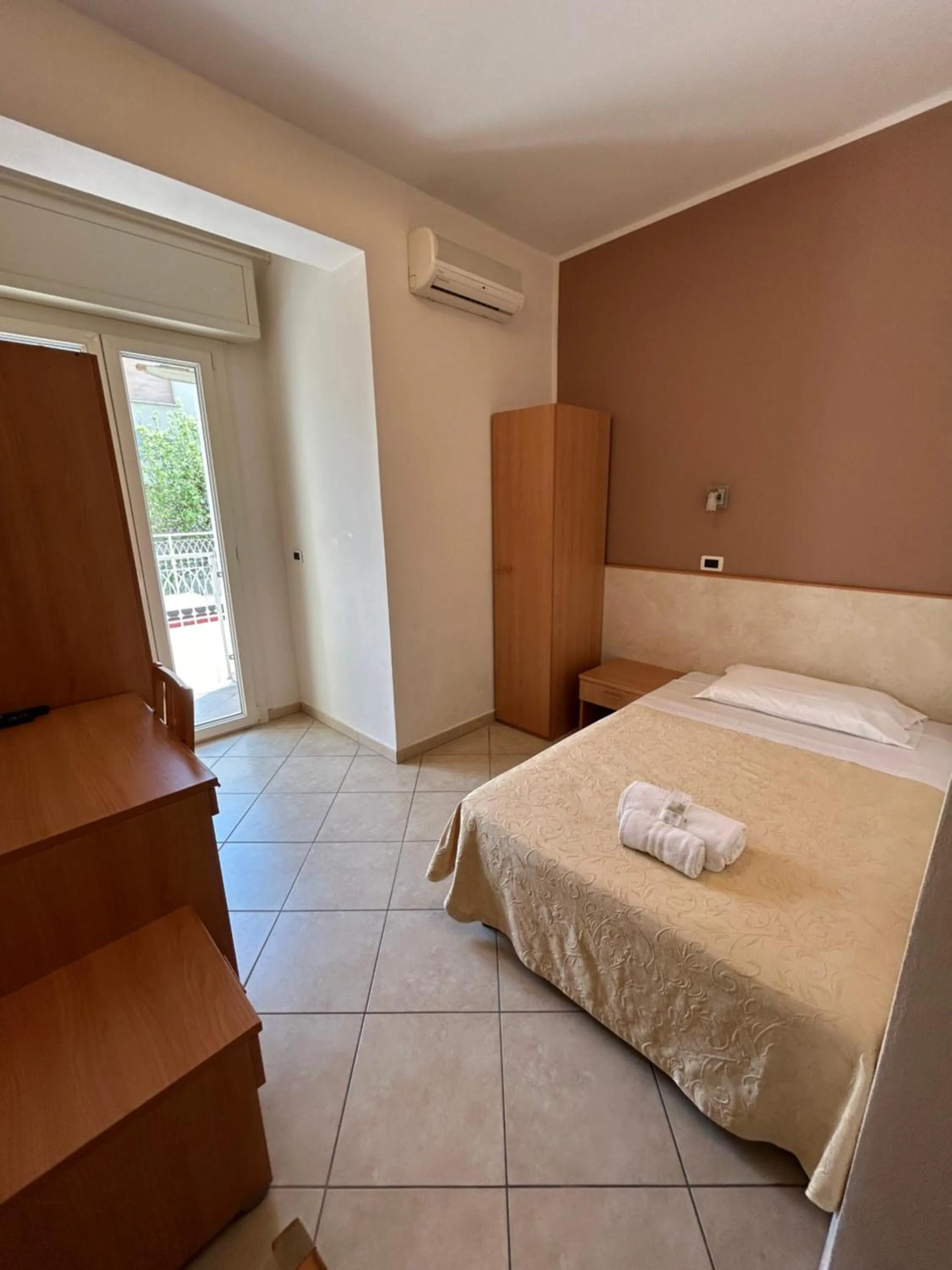 Bed in Hotel Favorita