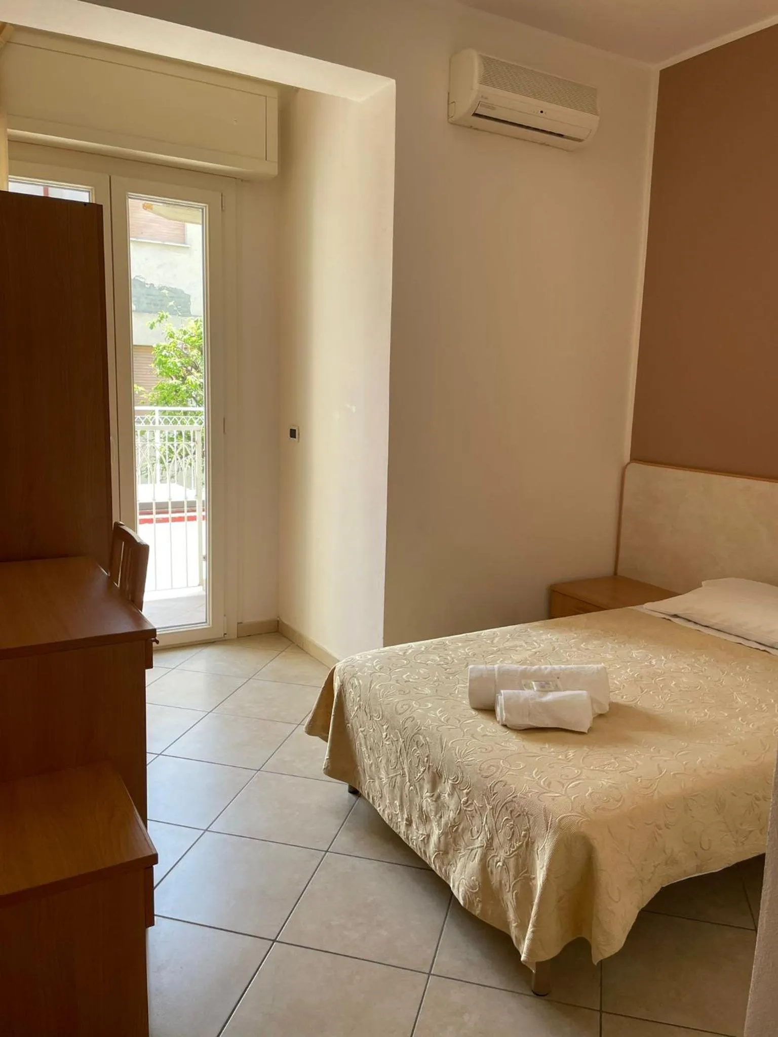 Bed in Hotel Favorita