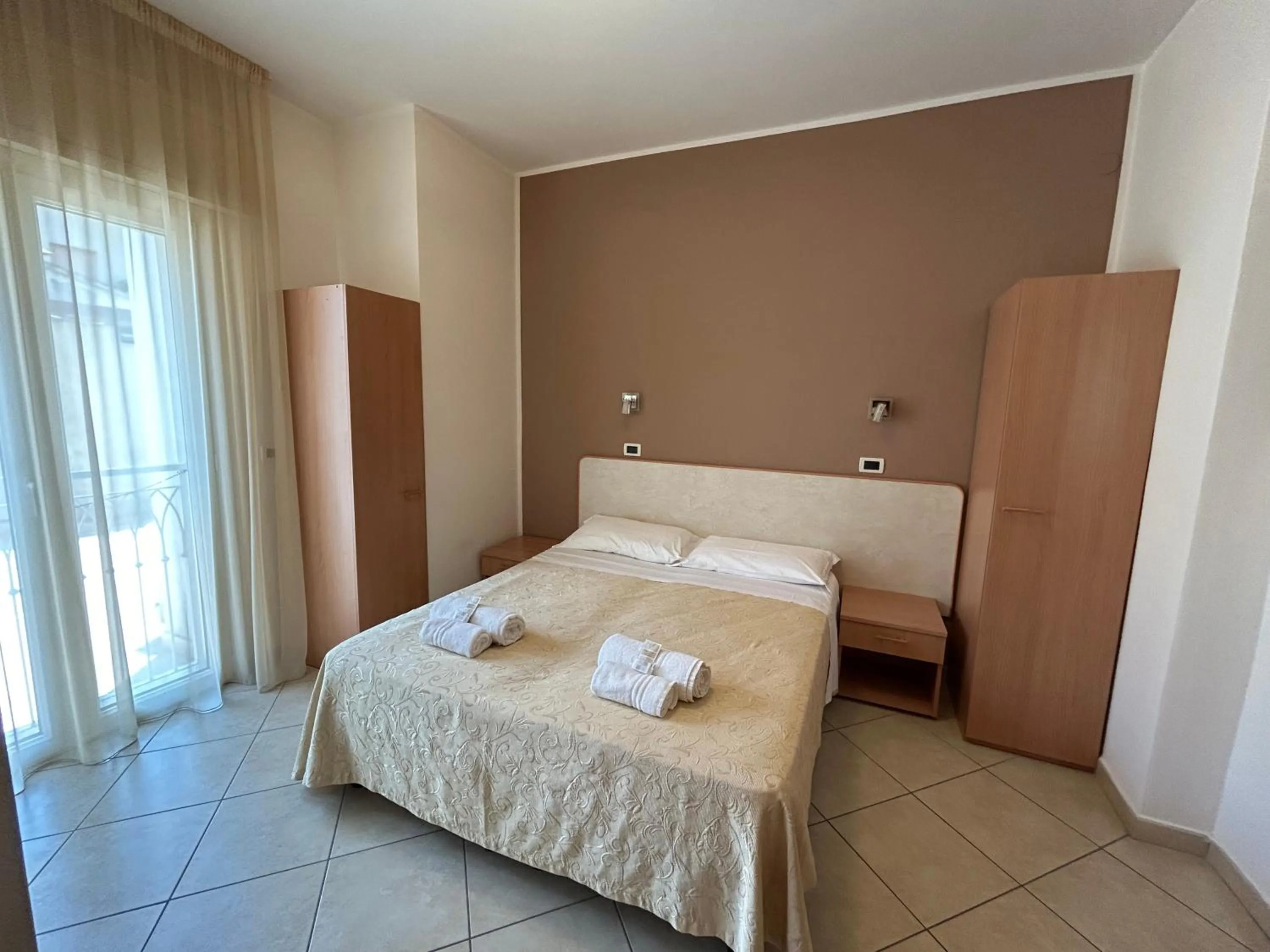 Bed in Hotel Favorita