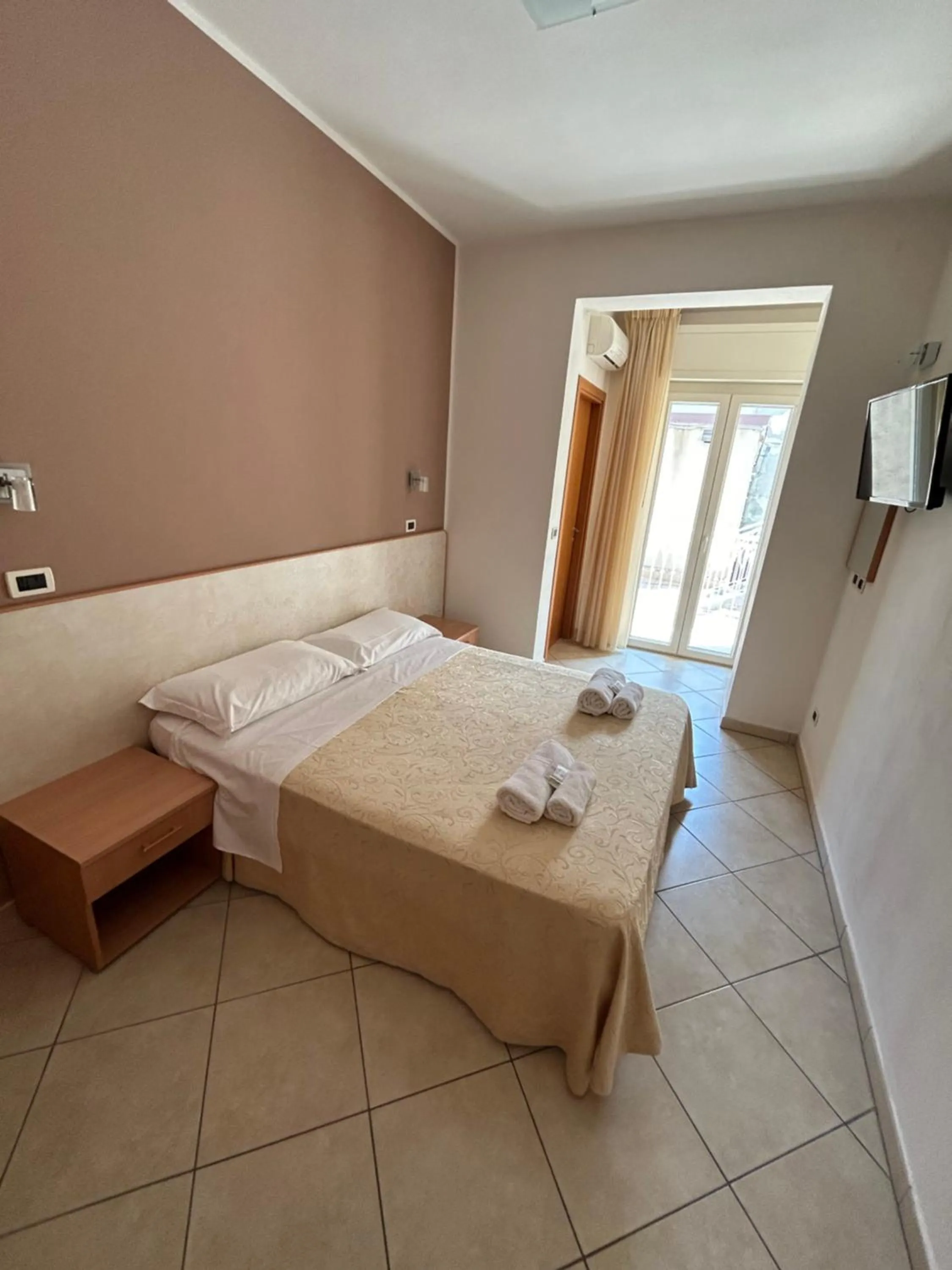 Bed in Hotel Favorita