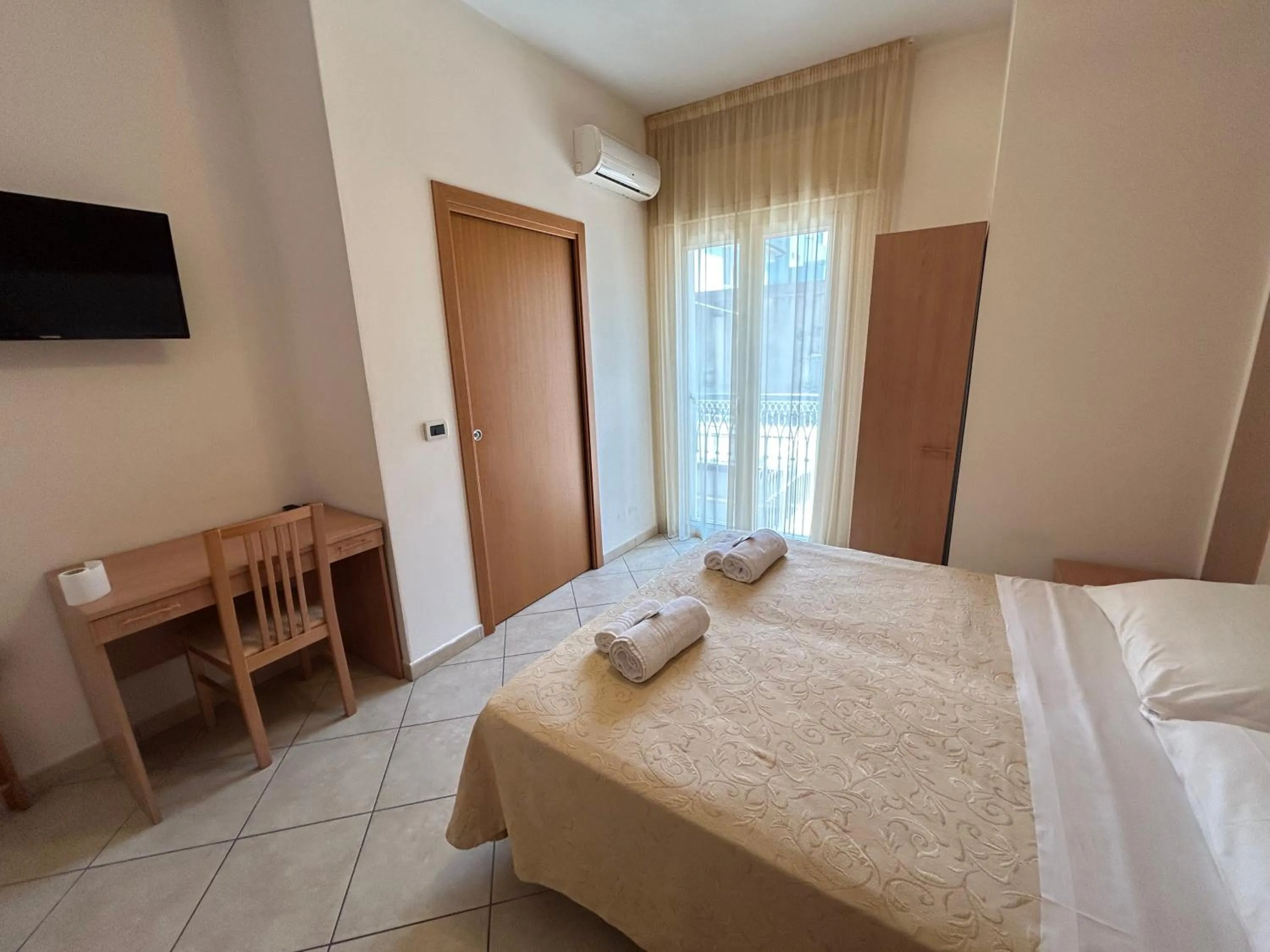 Bed in Hotel Favorita