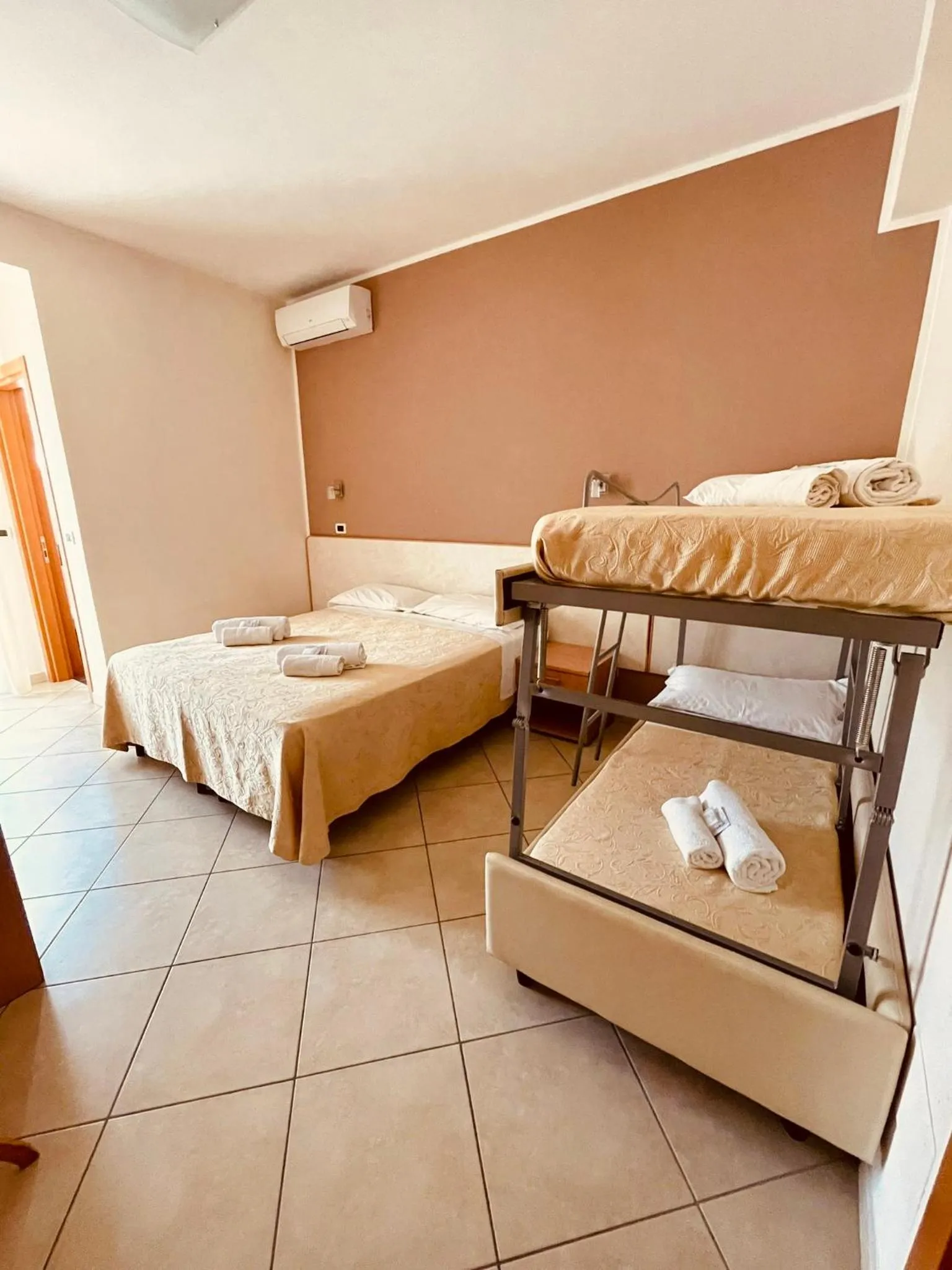 Bed in Hotel Favorita