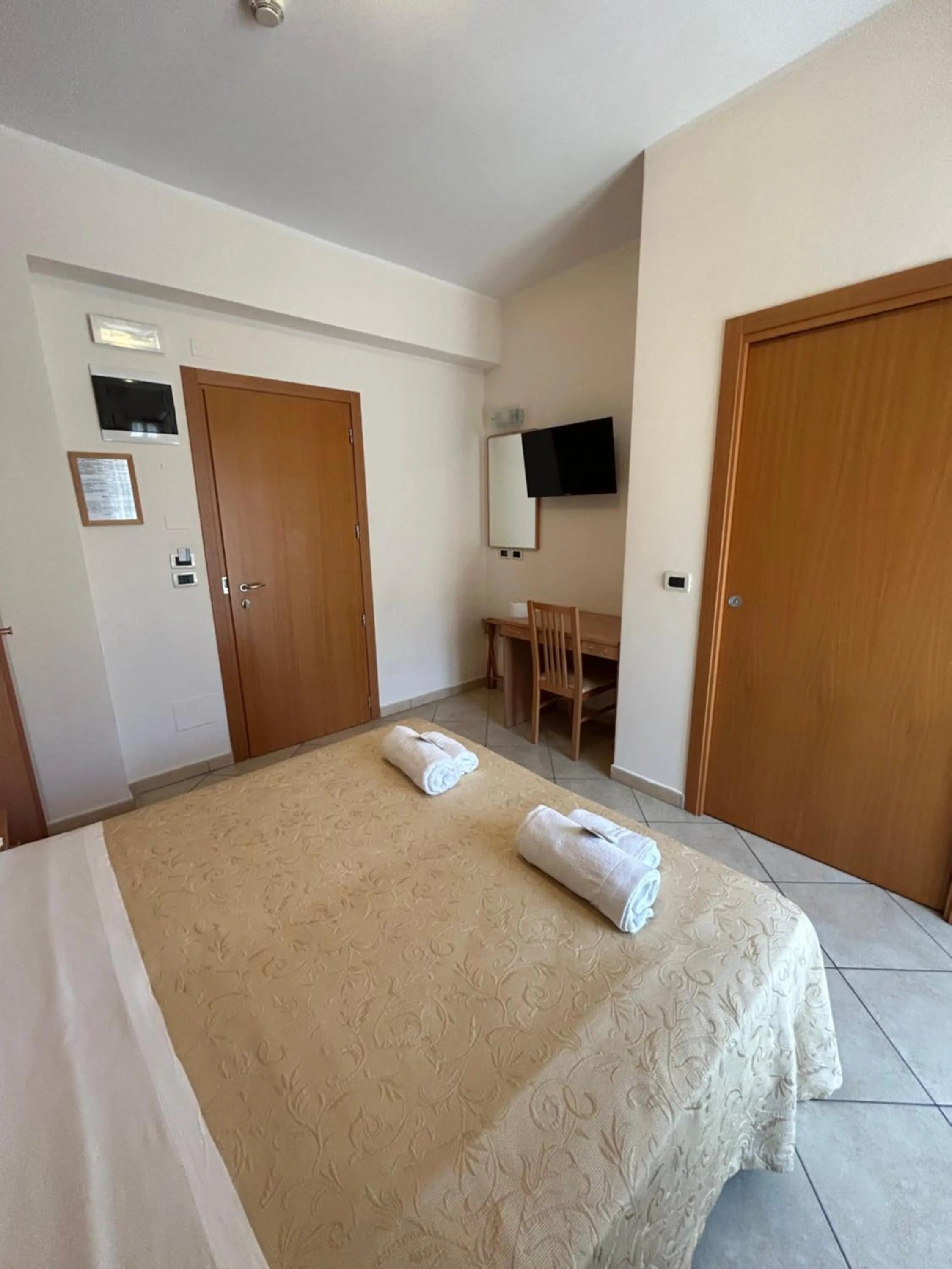 Bed in Hotel Favorita