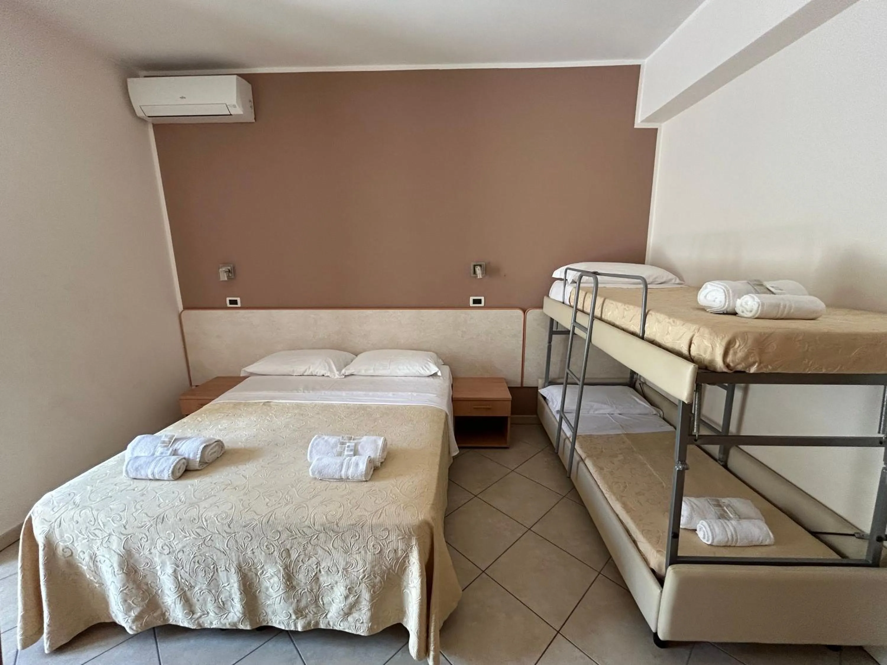 Bed in Hotel Favorita