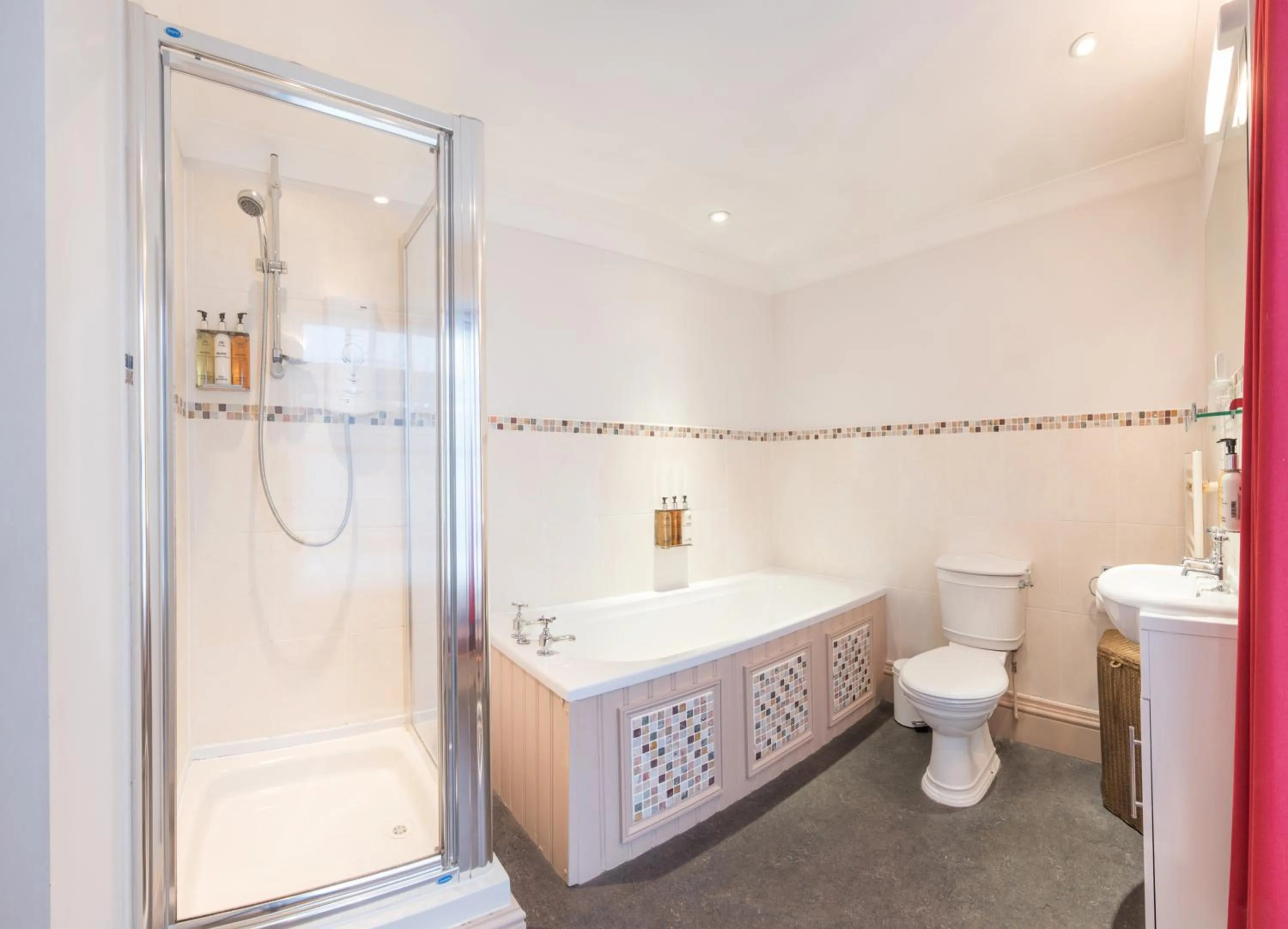 Shower in Royal Seven Stars Hotel