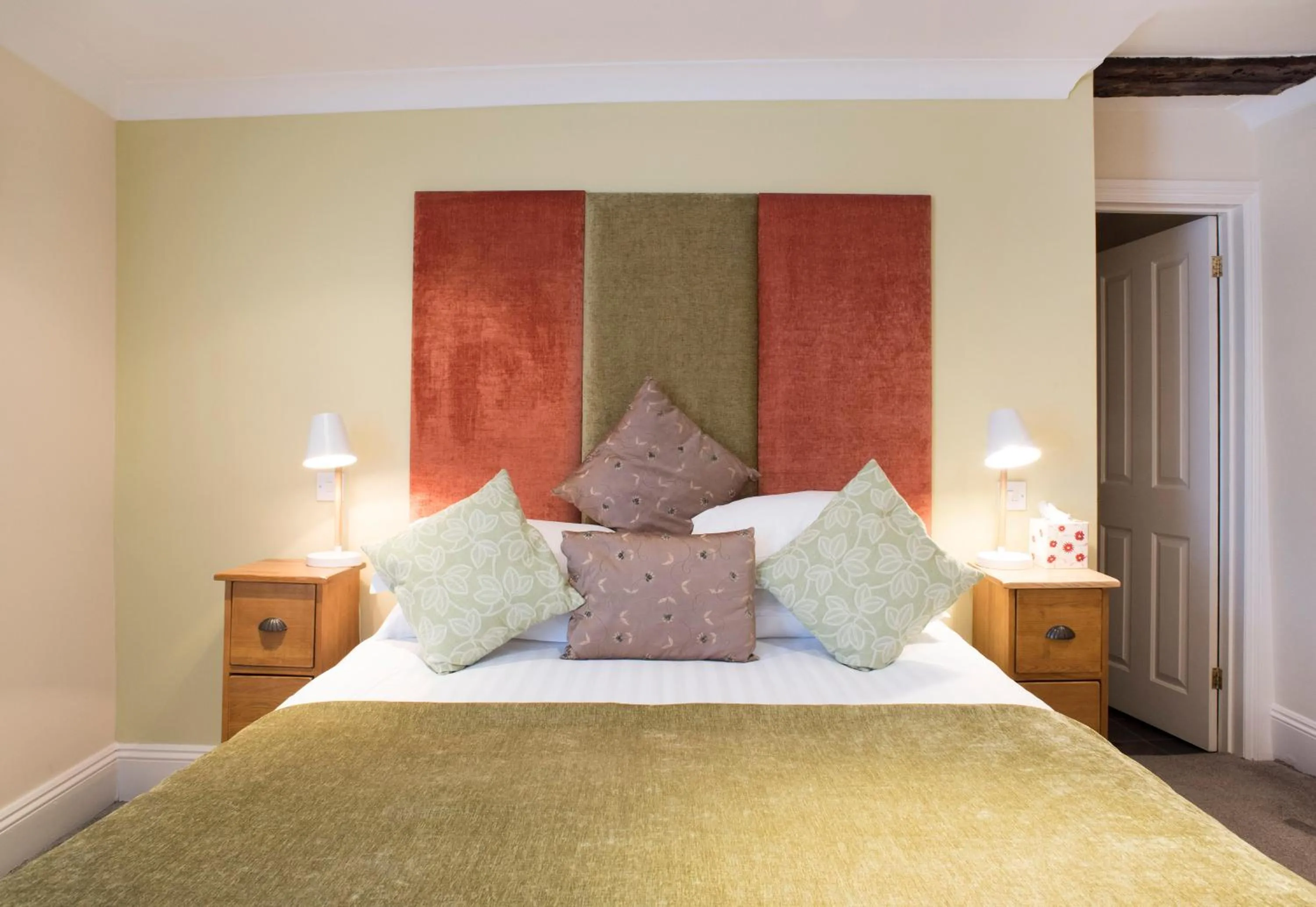 Bed in Royal Seven Stars Hotel