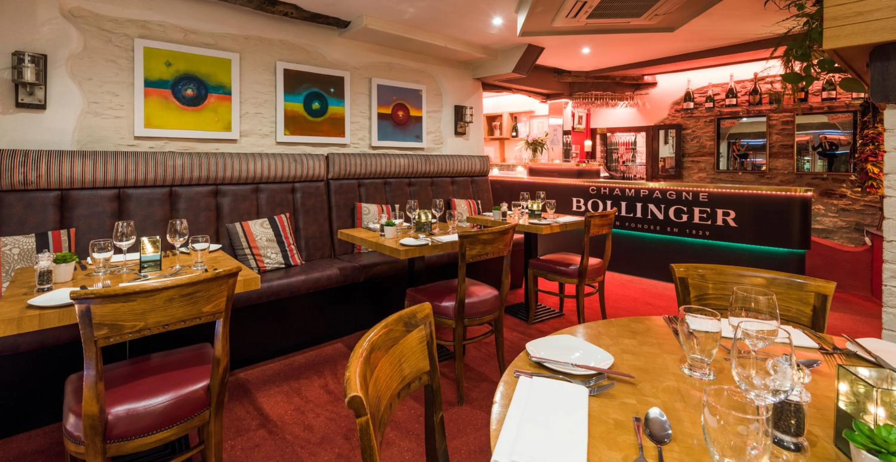 Restaurant/places to eat in Royal Seven Stars Hotel