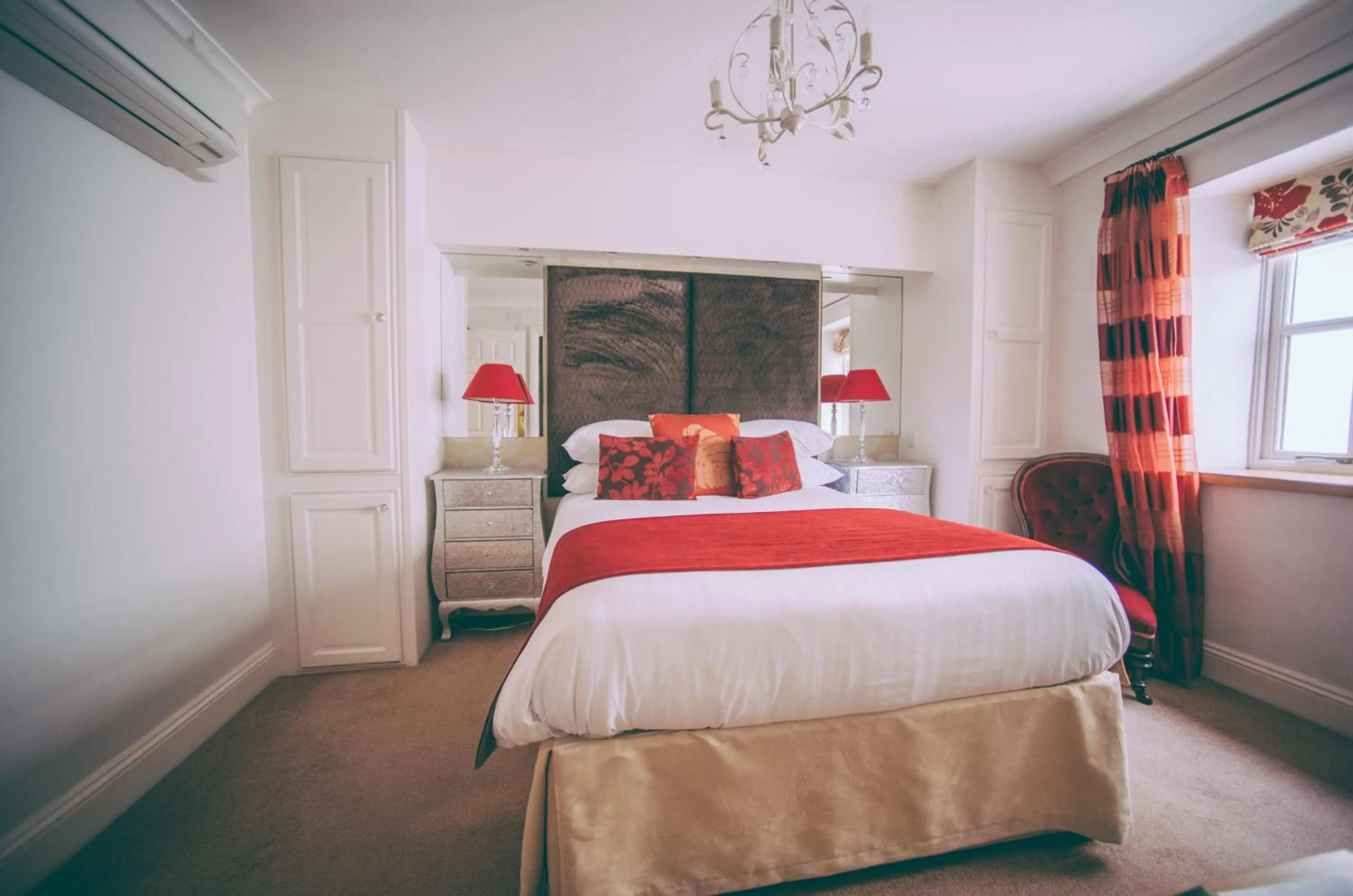 Bed in Royal Seven Stars Hotel