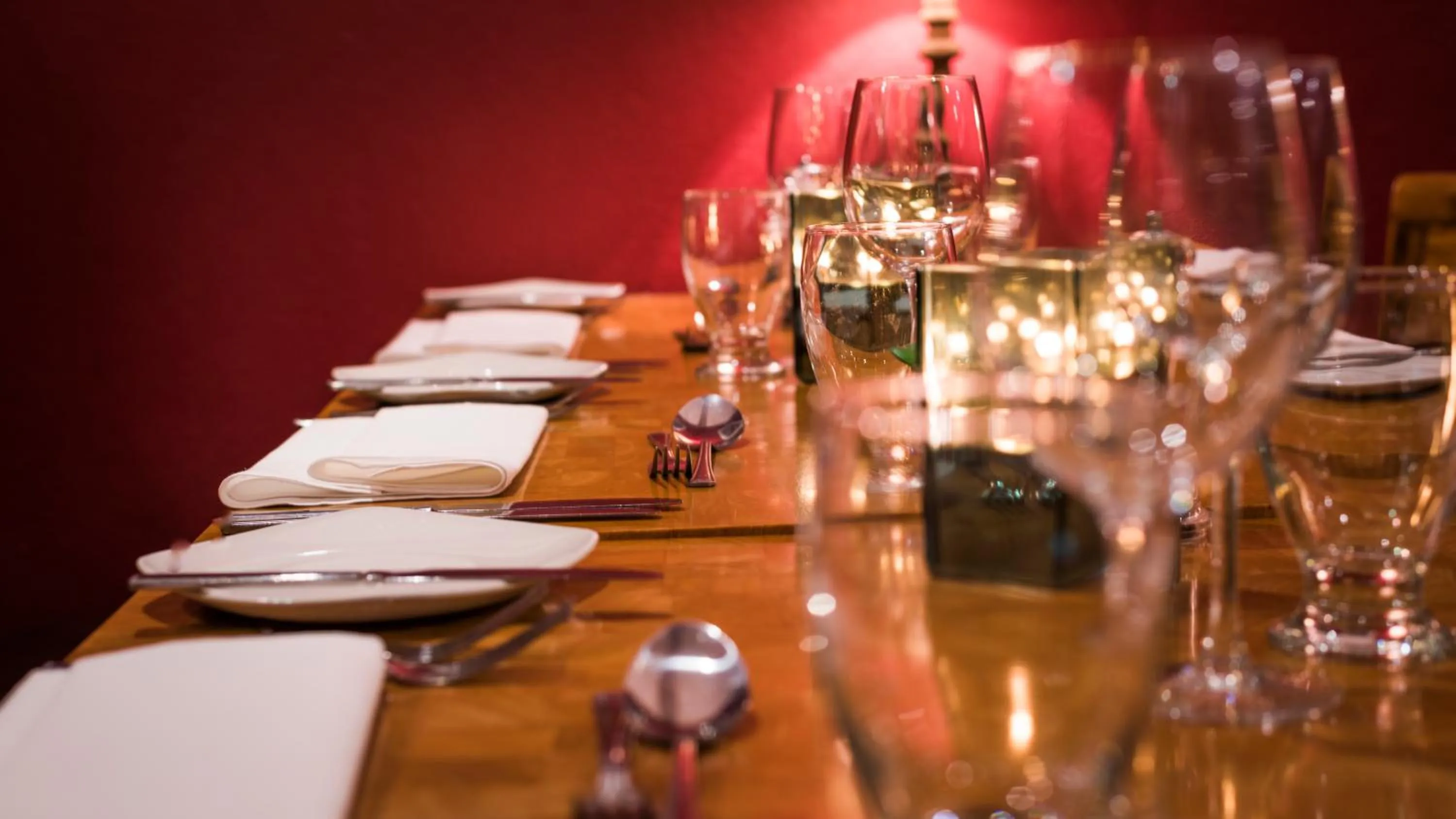 Restaurant/places to eat in Royal Seven Stars Hotel