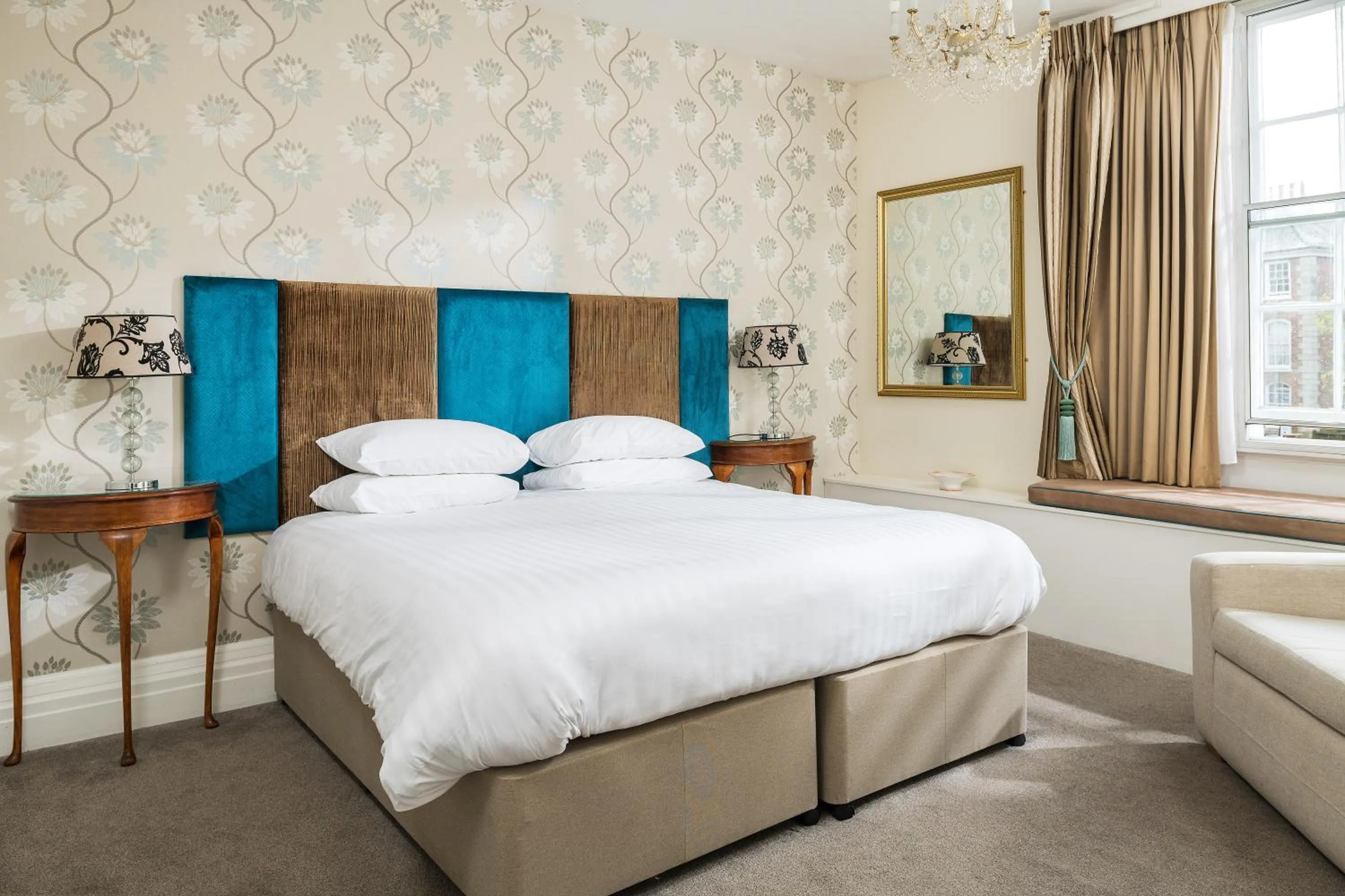 Photo of the whole room, Bed in Royal Seven Stars Hotel