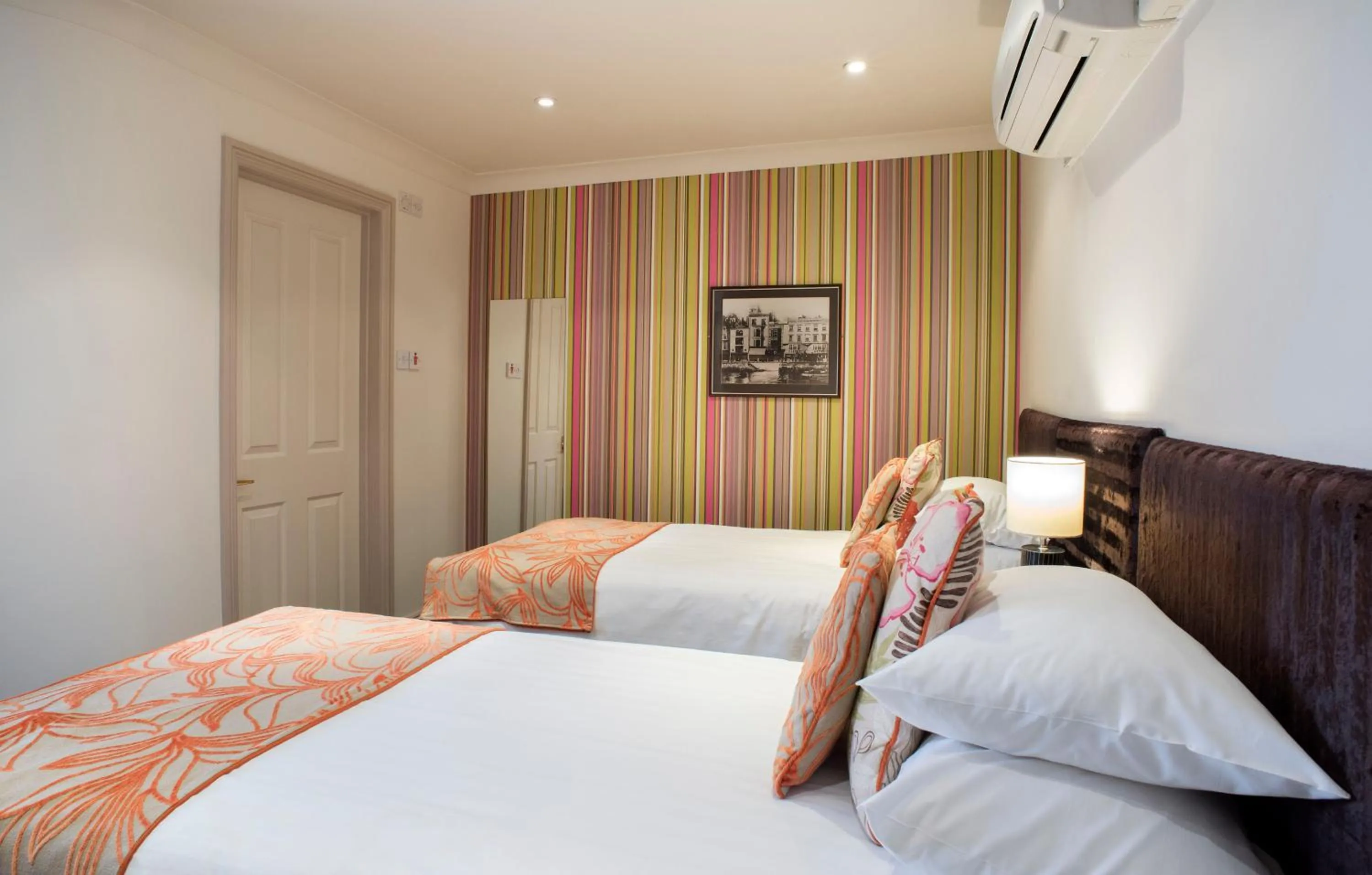 Bed in Royal Seven Stars Hotel